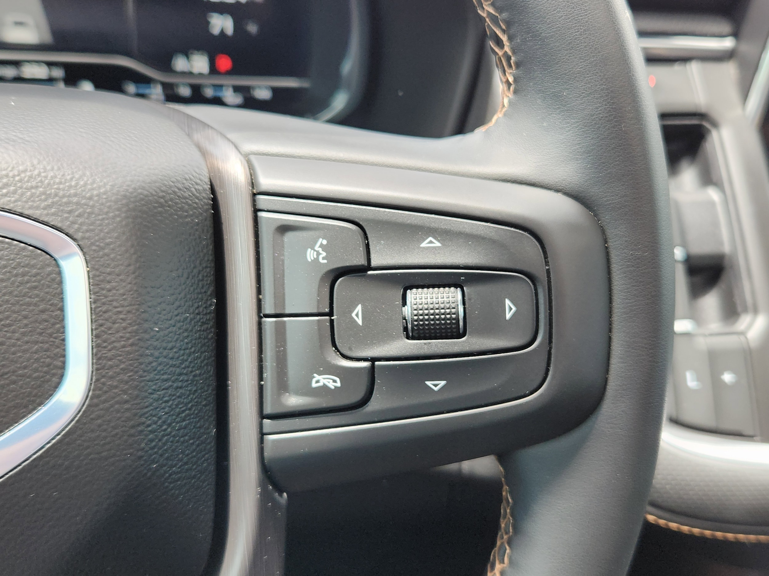 2024 GMC Yukon AT4 - Photo 16