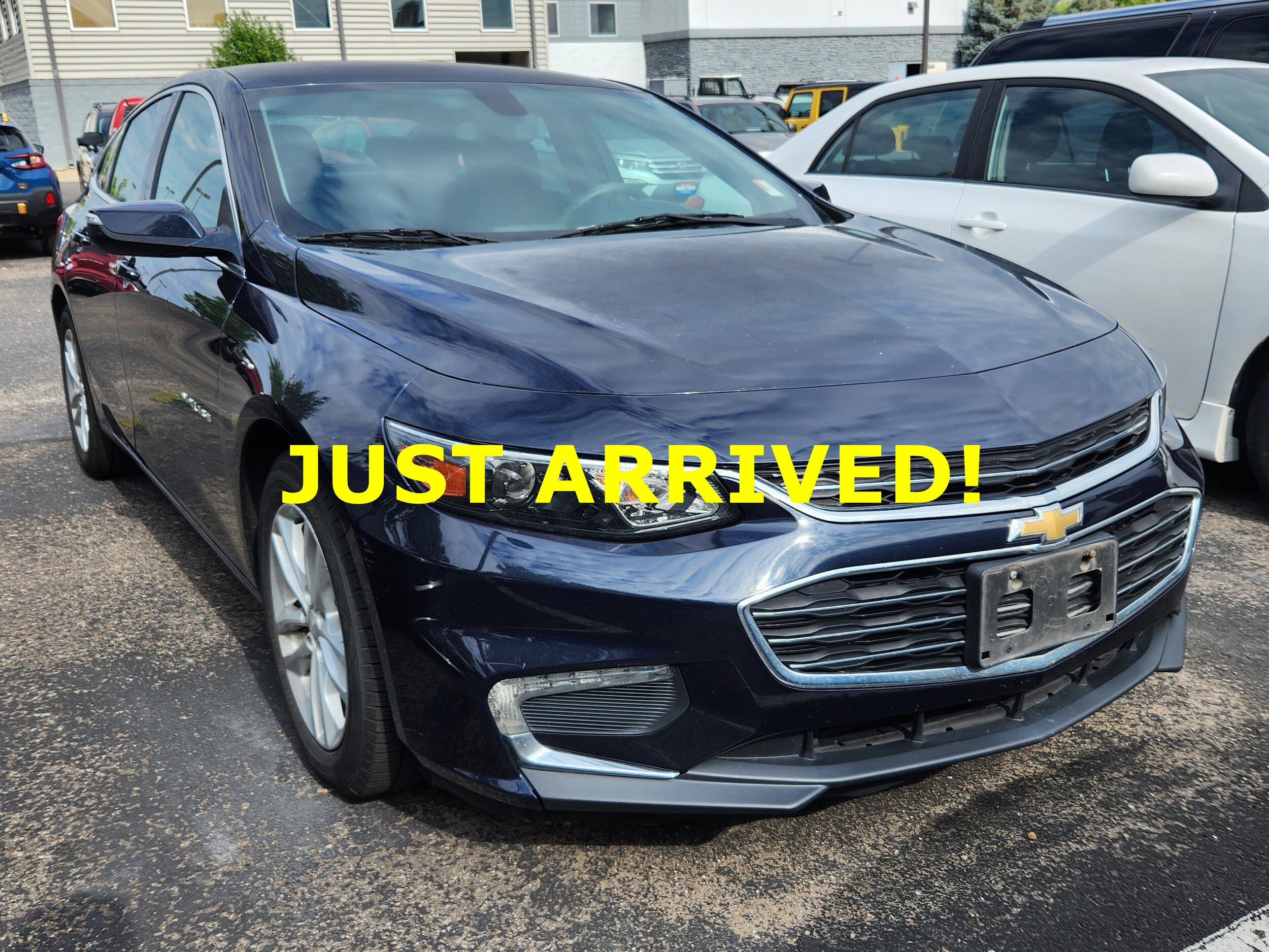 2017 Chevrolet Malibu 1LT photo 2
