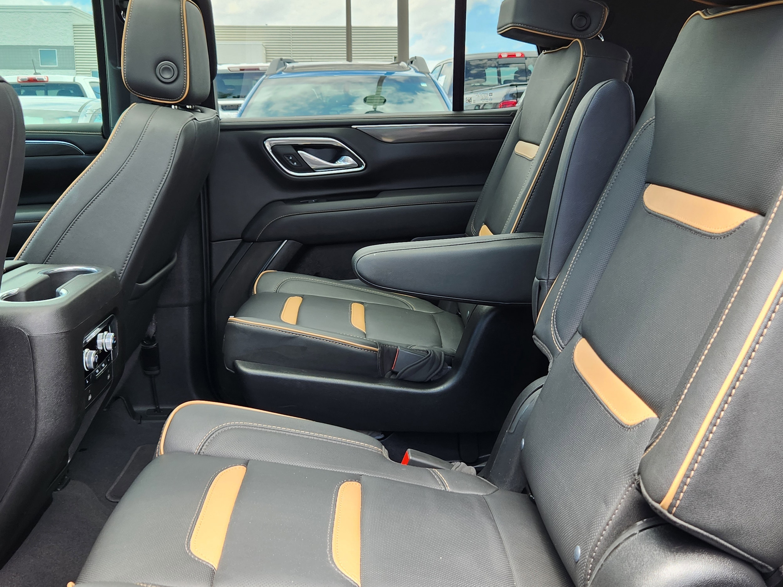 2024 GMC Yukon AT4 - Photo 11