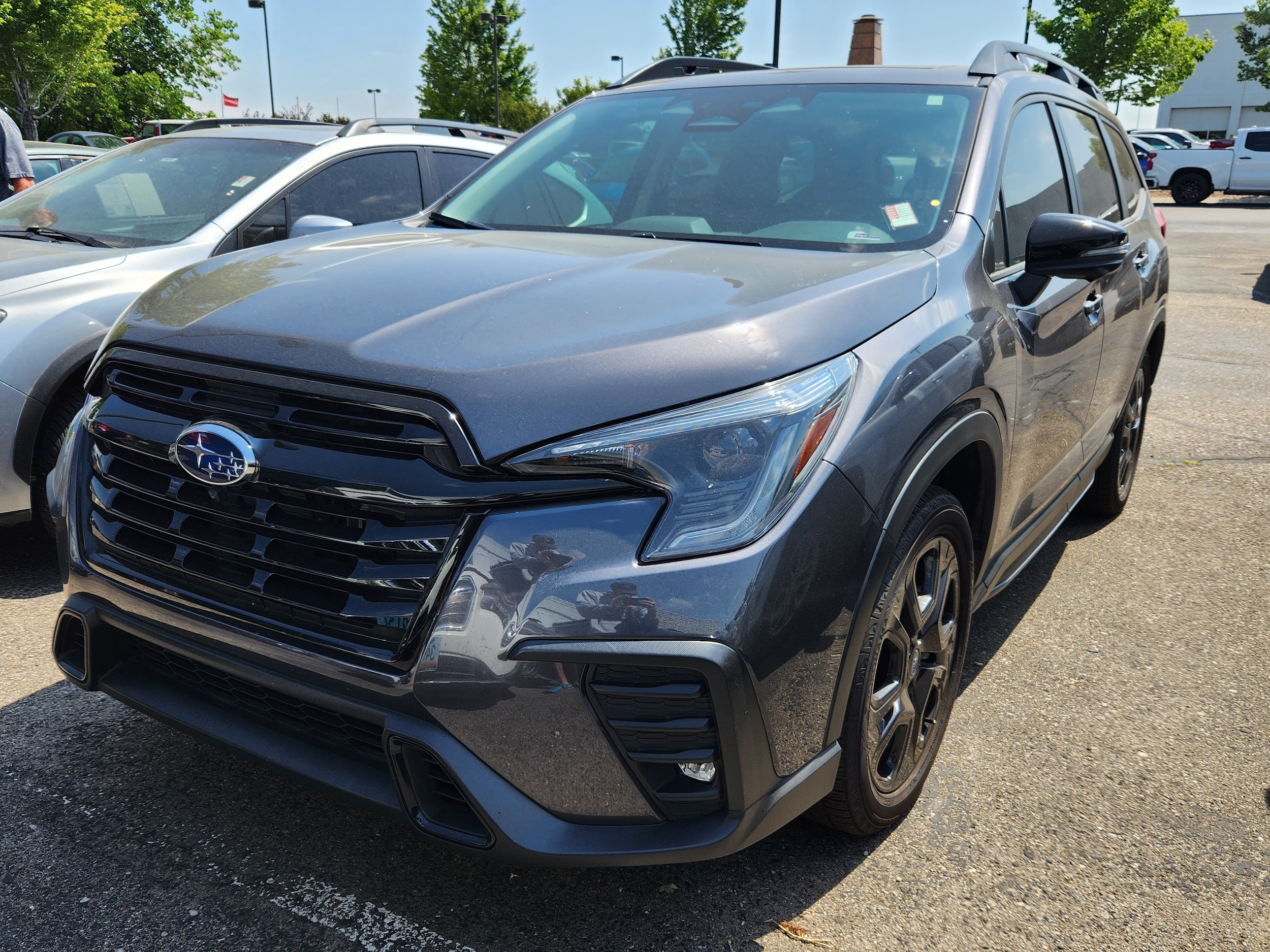 View vehicle photo 4
