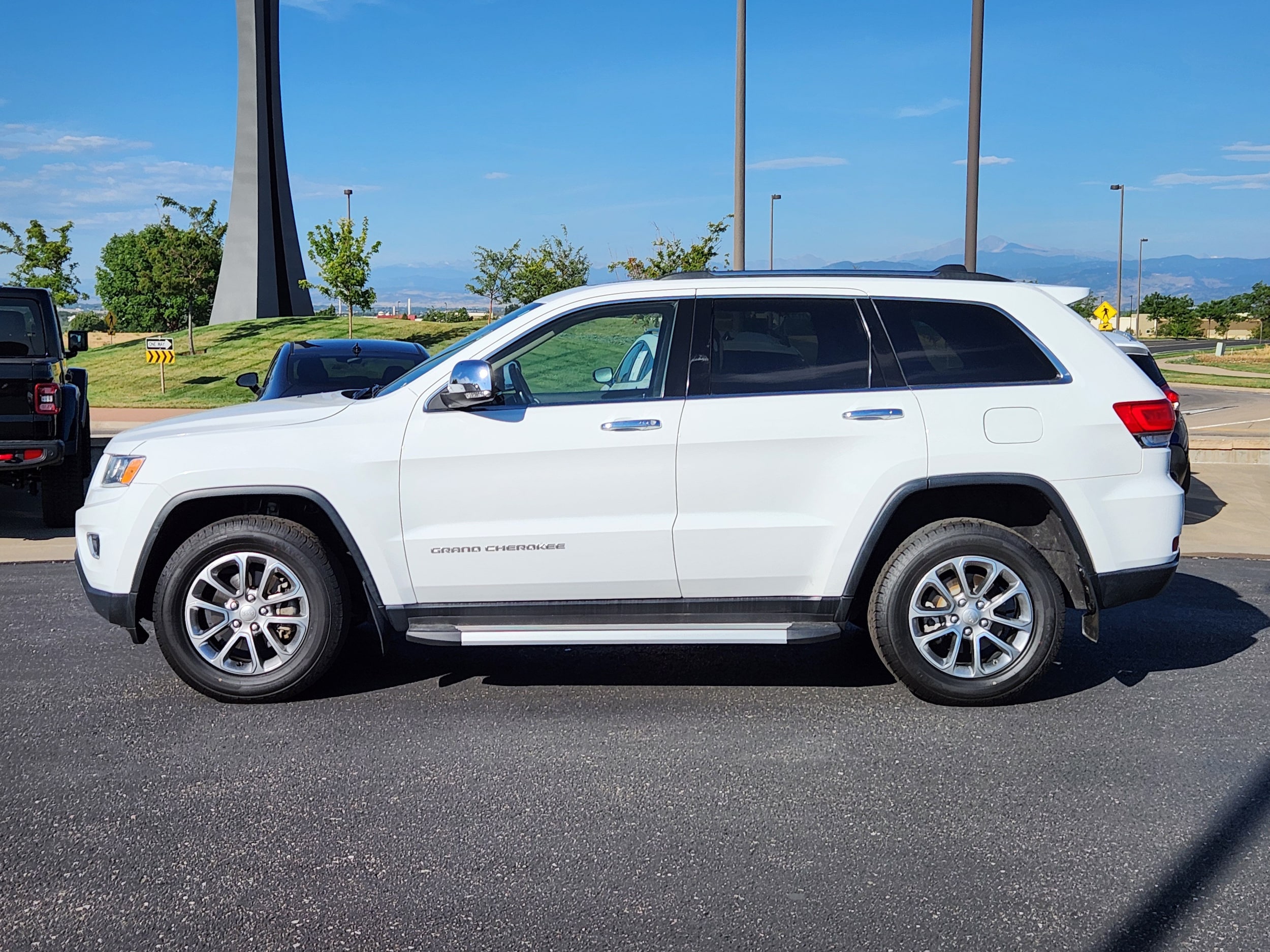 Bright White Clearcoat 2016 Jeep Grand Cherokee SUV / Crossover Four-Wheel Drive 8-Speed Automatic