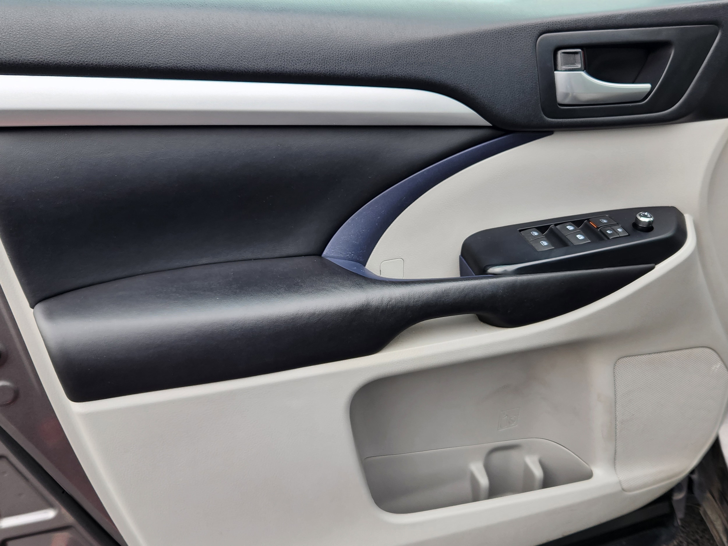 2017 Toyota Highlander XLE - Photo 8