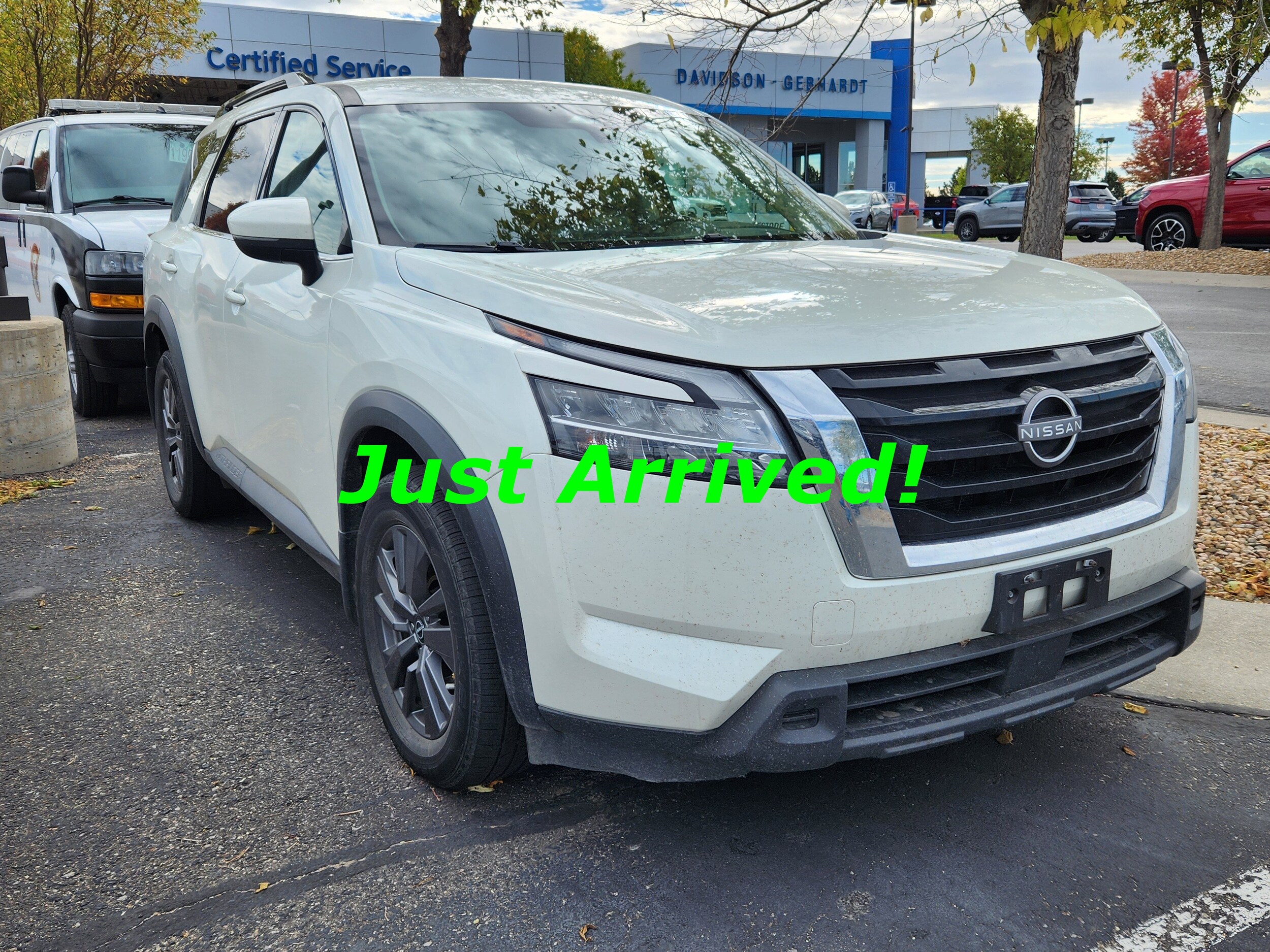 2022 Nissan Pathfinder SV photo 3