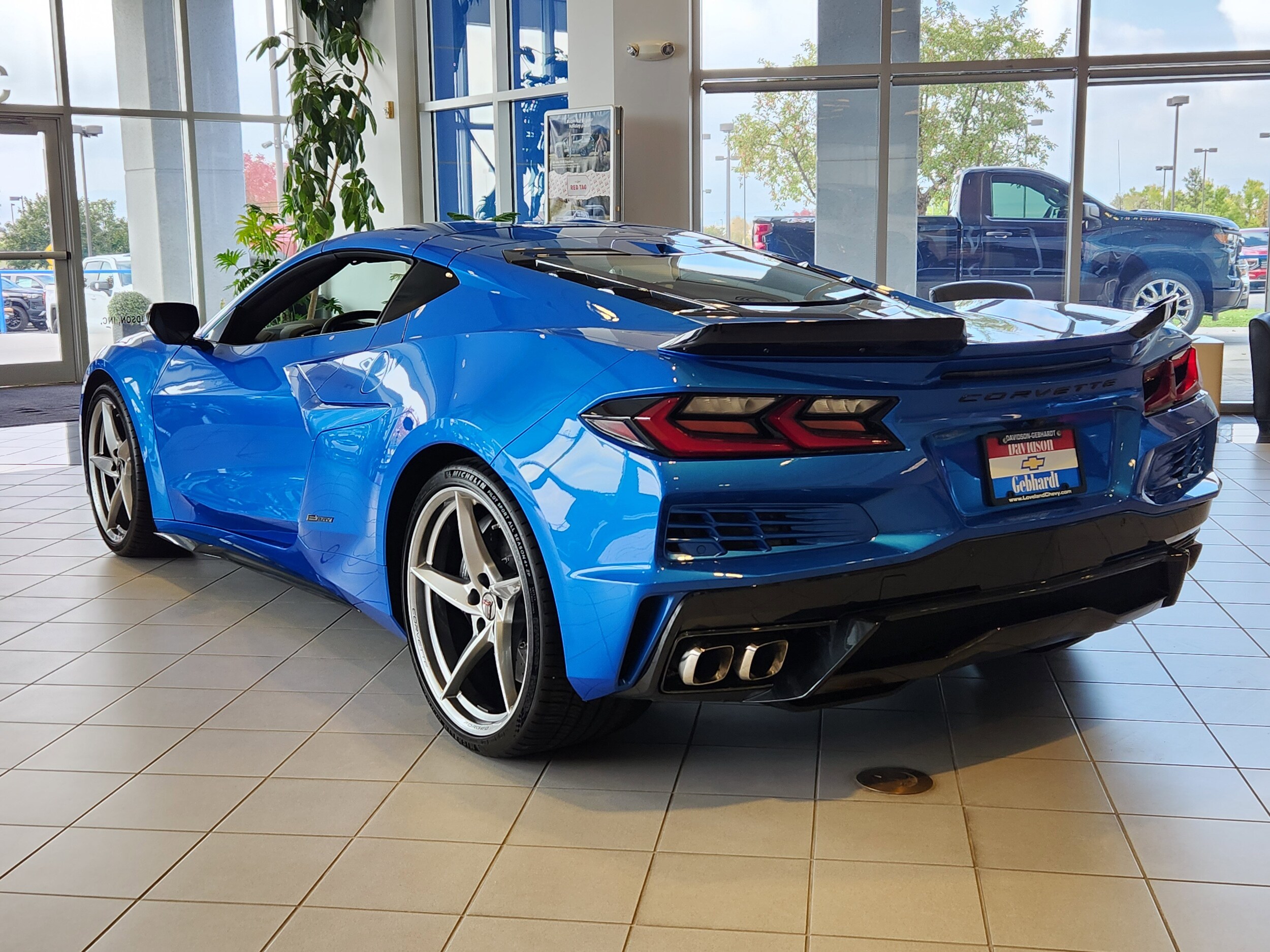 2025 Chevrolet Corvette E-Ray 2LZ photo 3