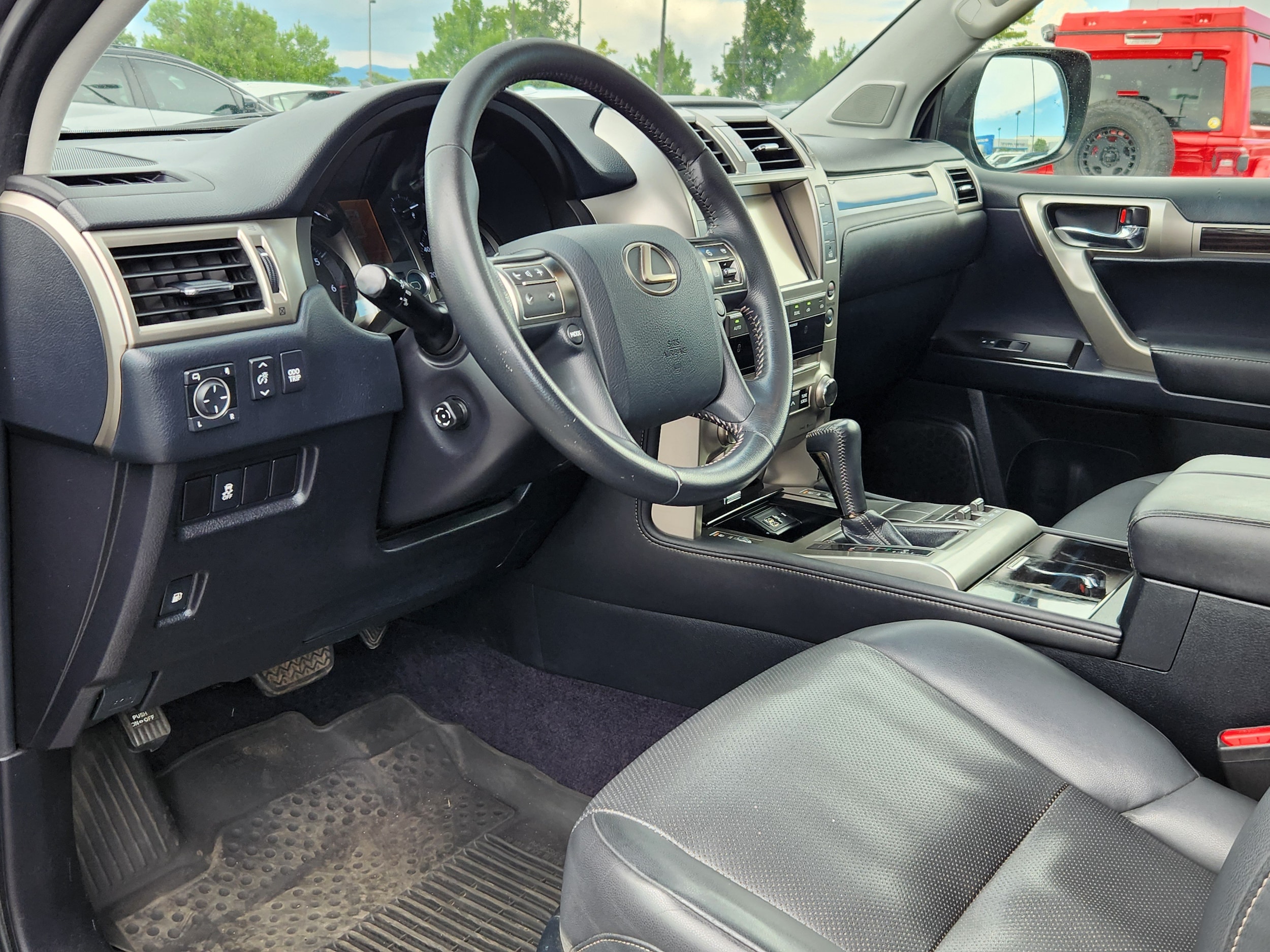 View vehicle photo 7