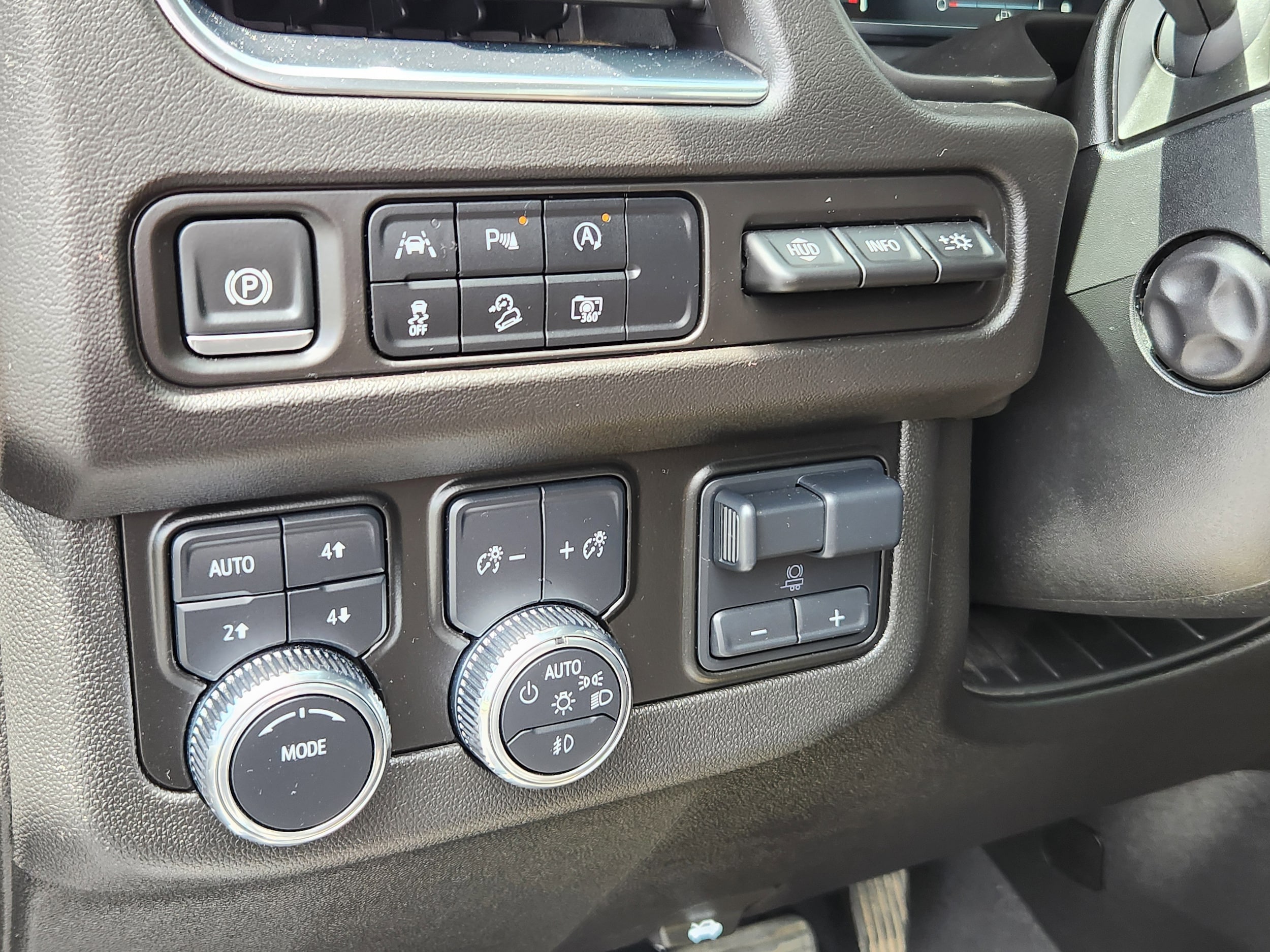2024 GMC Yukon AT4 - Photo 22