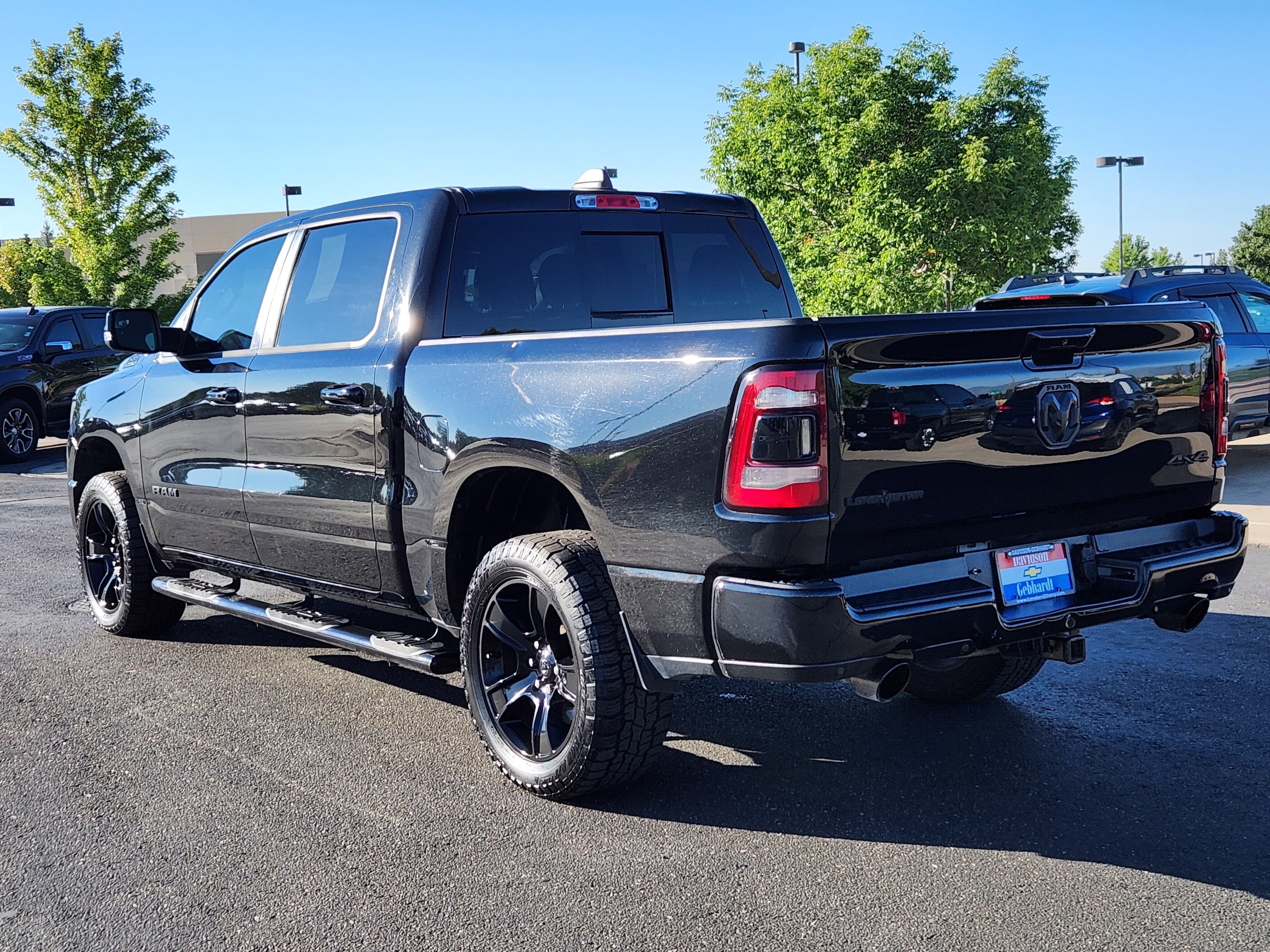 View vehicle photo 3
