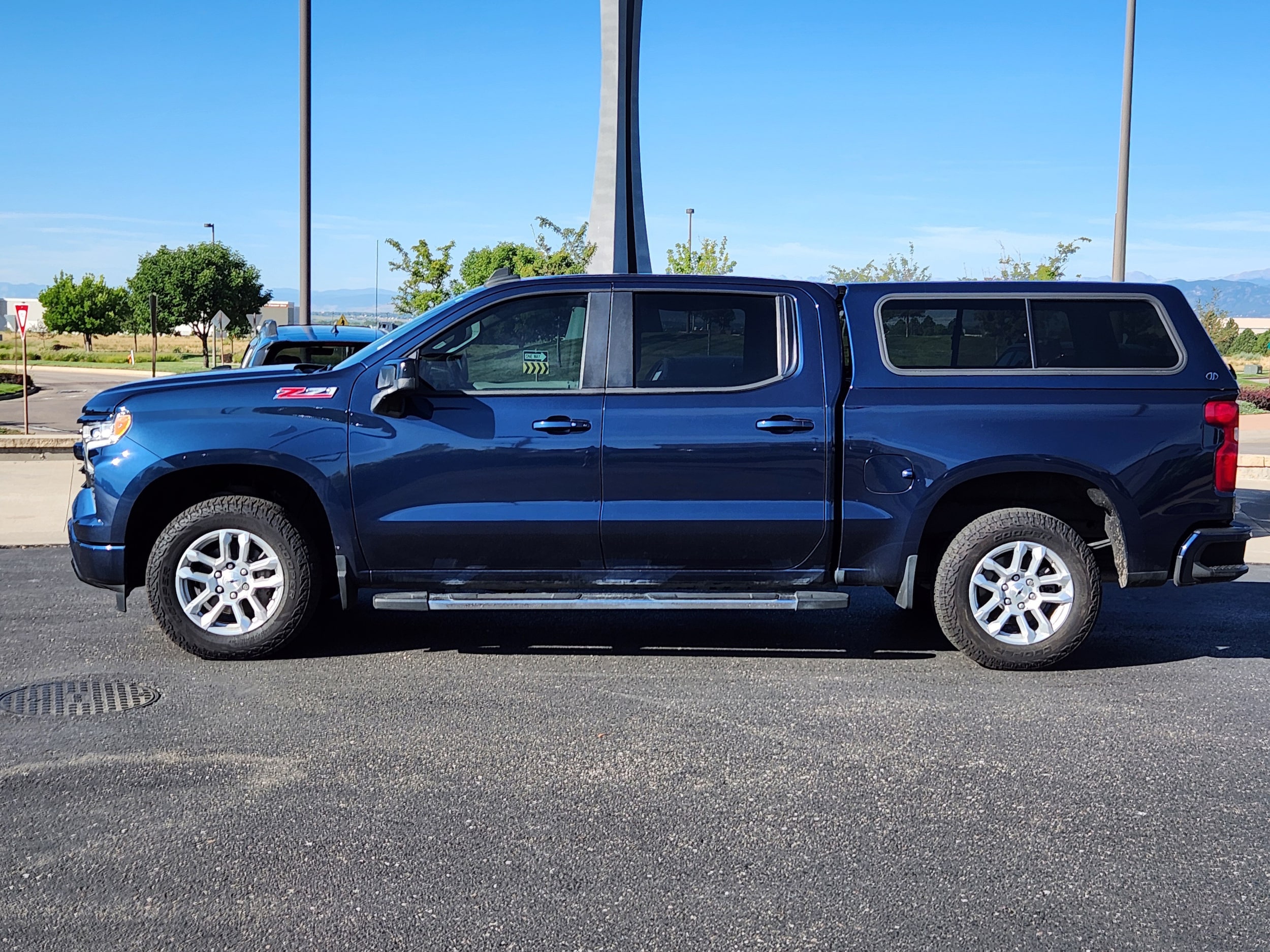 View vehicle photo 2