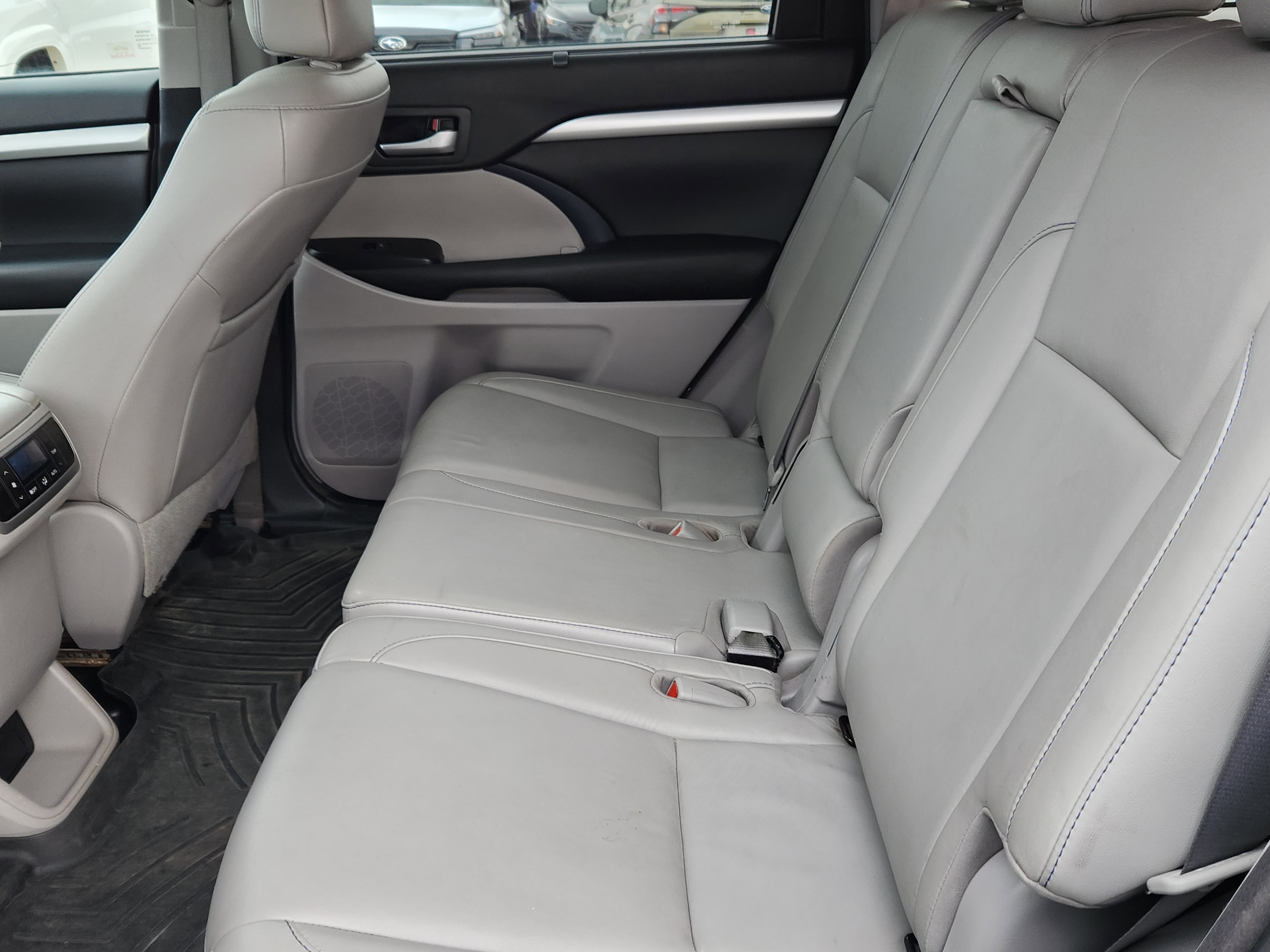 2017 Toyota Highlander XLE - Photo 14