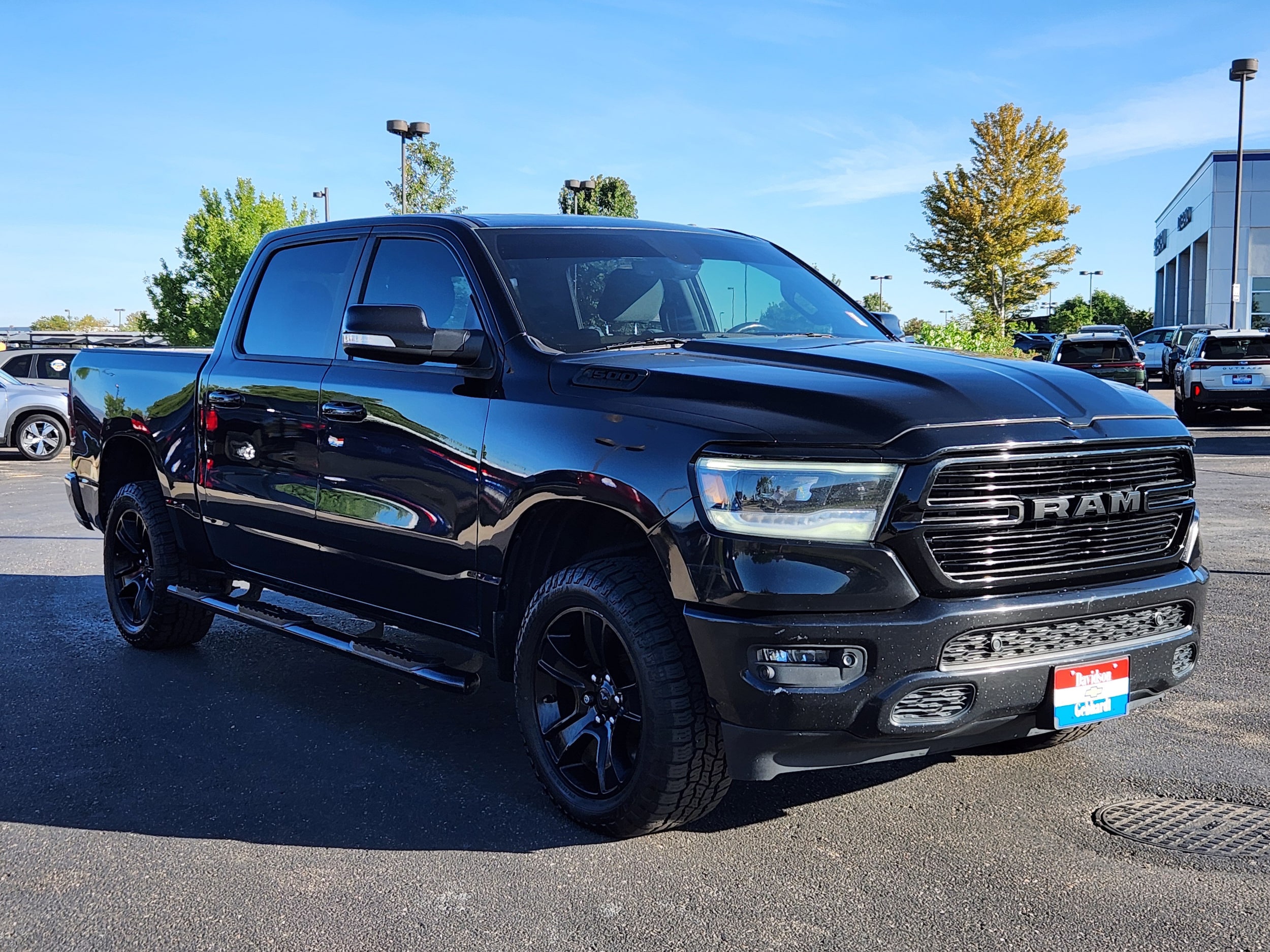 View vehicle photo 4