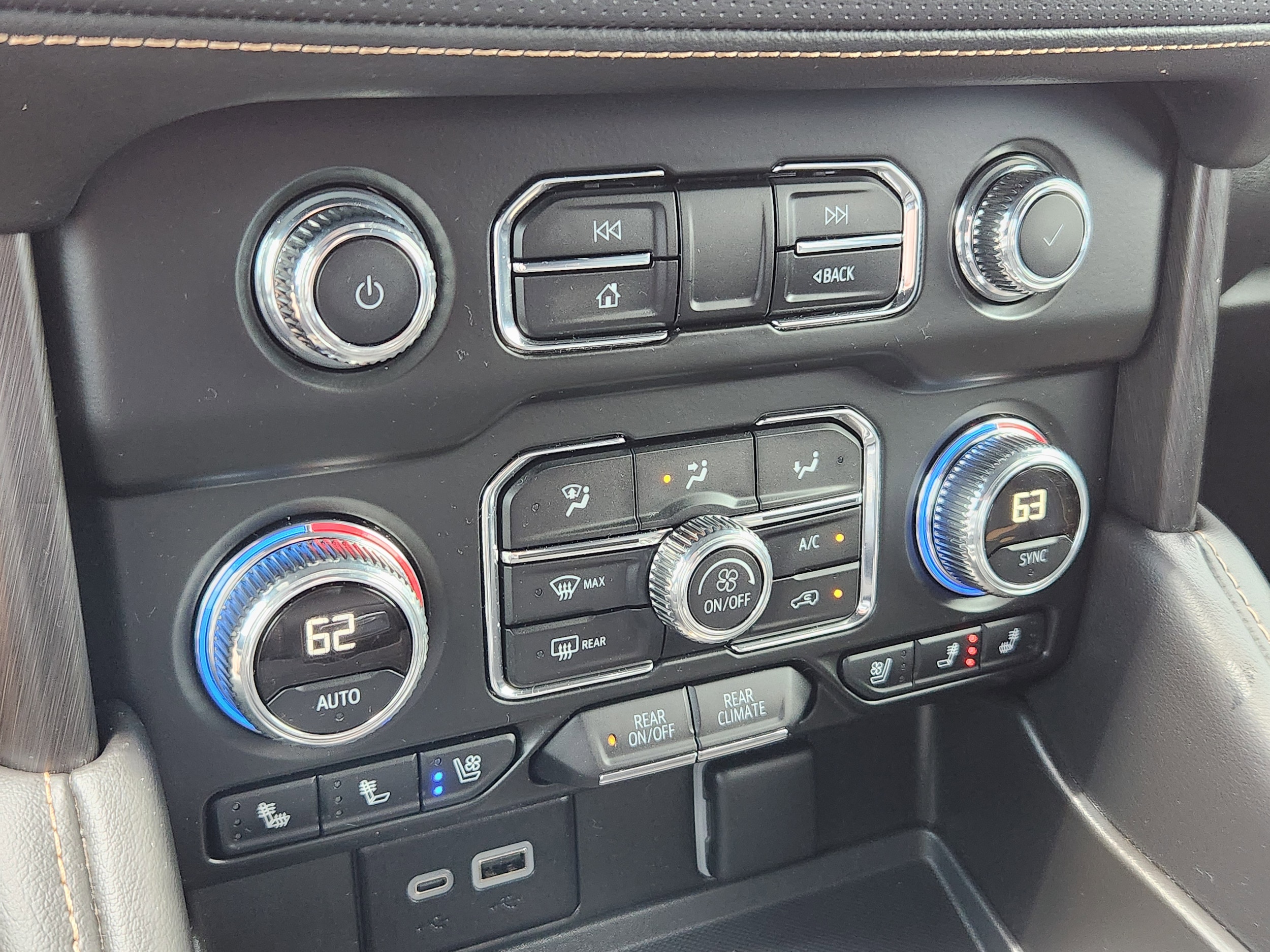 2024 GMC Yukon AT4 - Photo 20