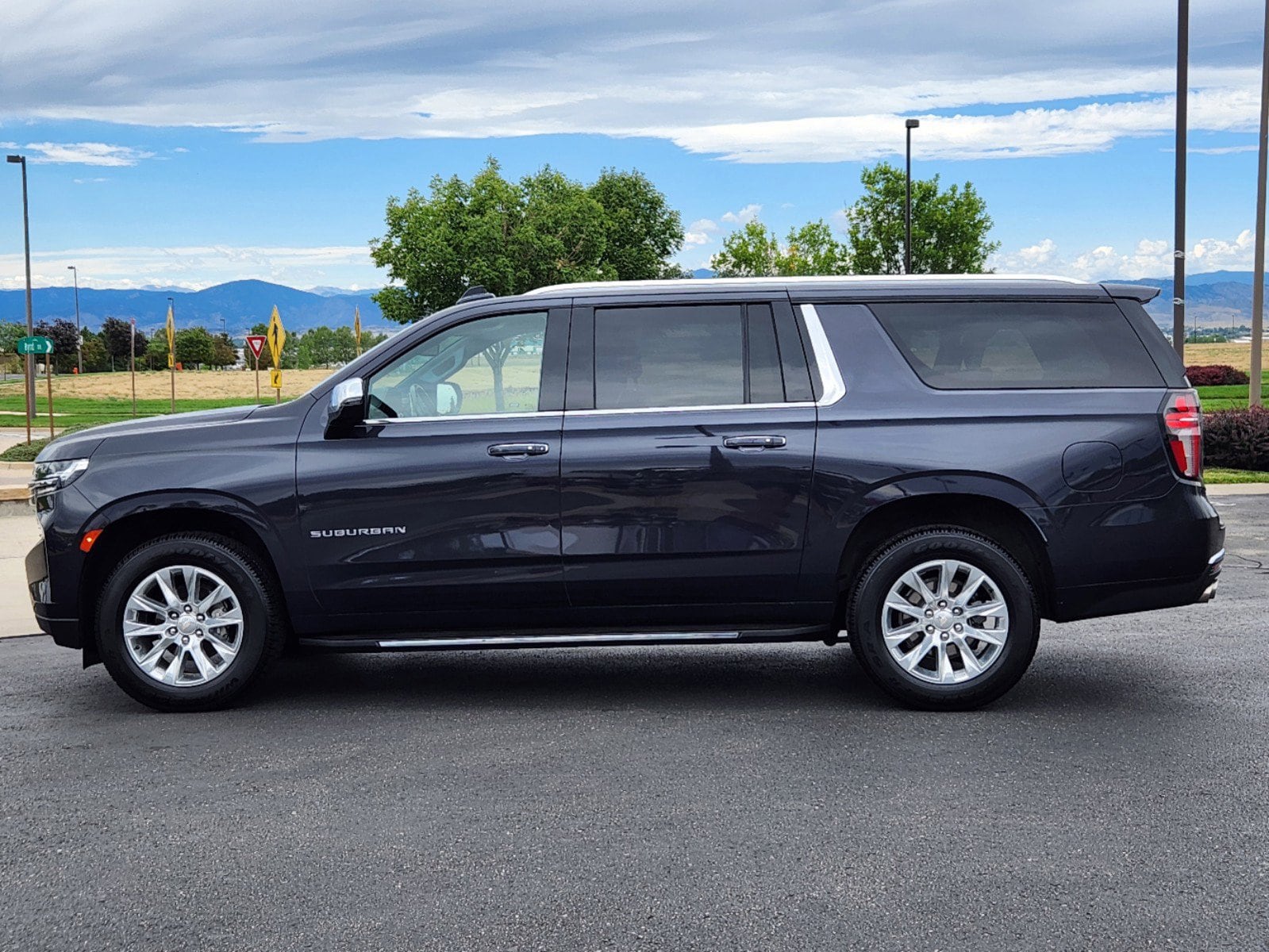 Used 2023 Chevrolet Suburban Premier with VIN 1GNSKFKD5PR148812 for sale in Loveland, CO