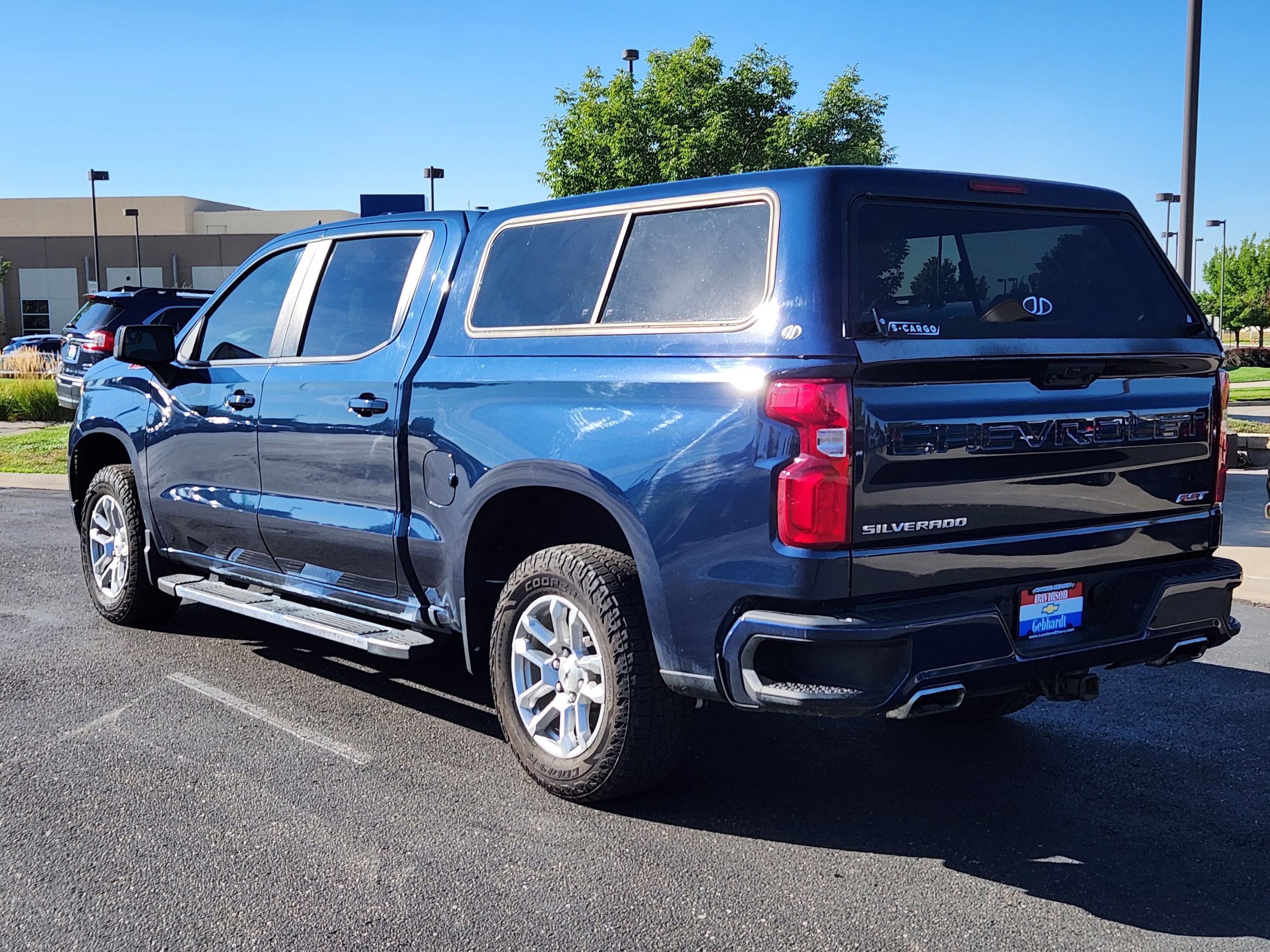 View vehicle photo 3