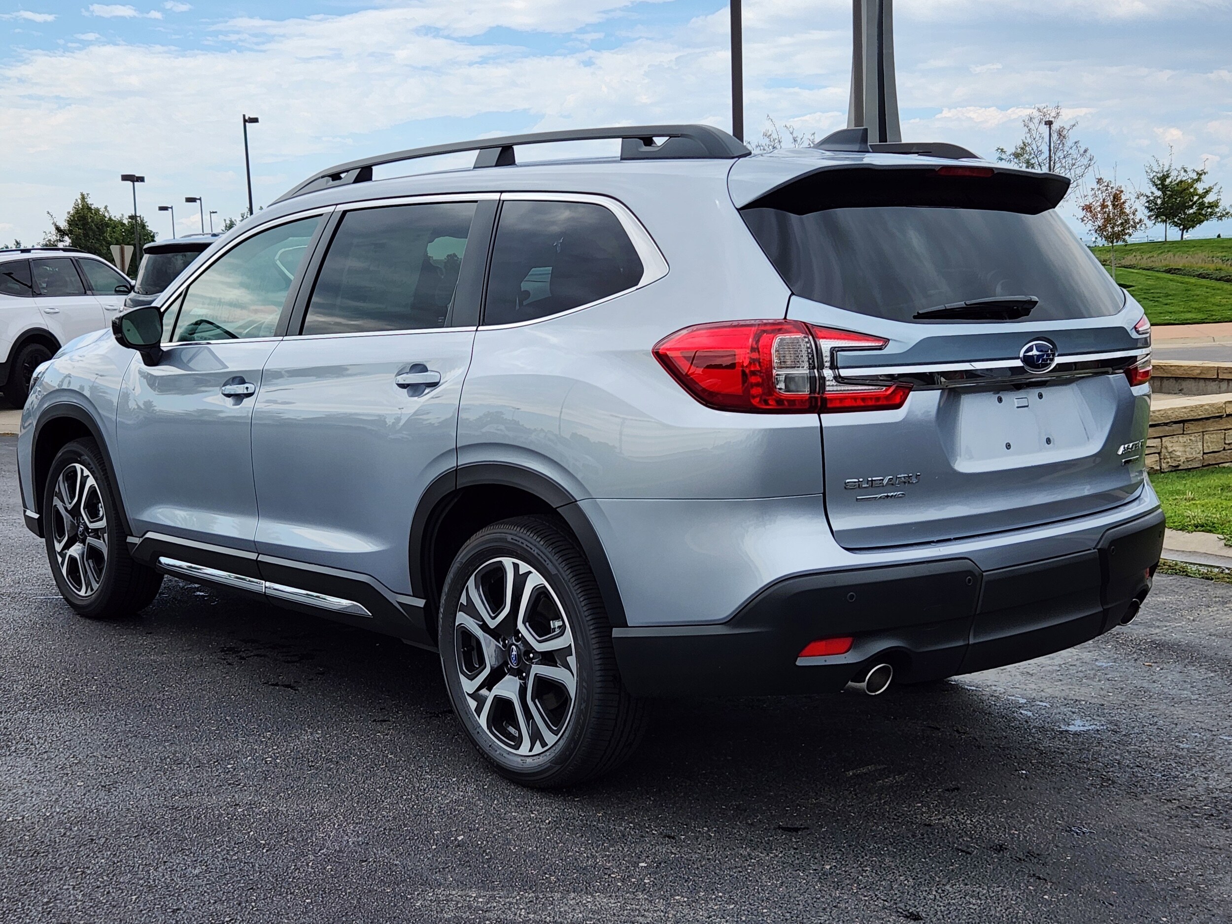 2025 Subaru Ascent Limited photo 3