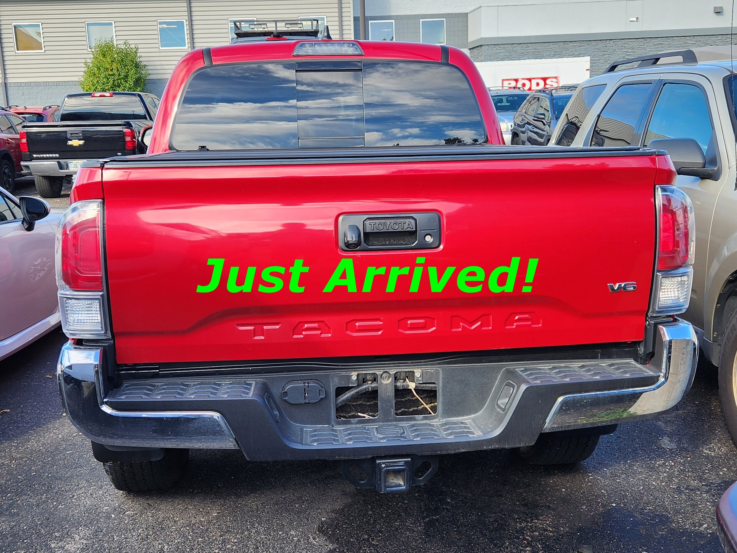 2022 Toyota Tacoma TRD photo 3