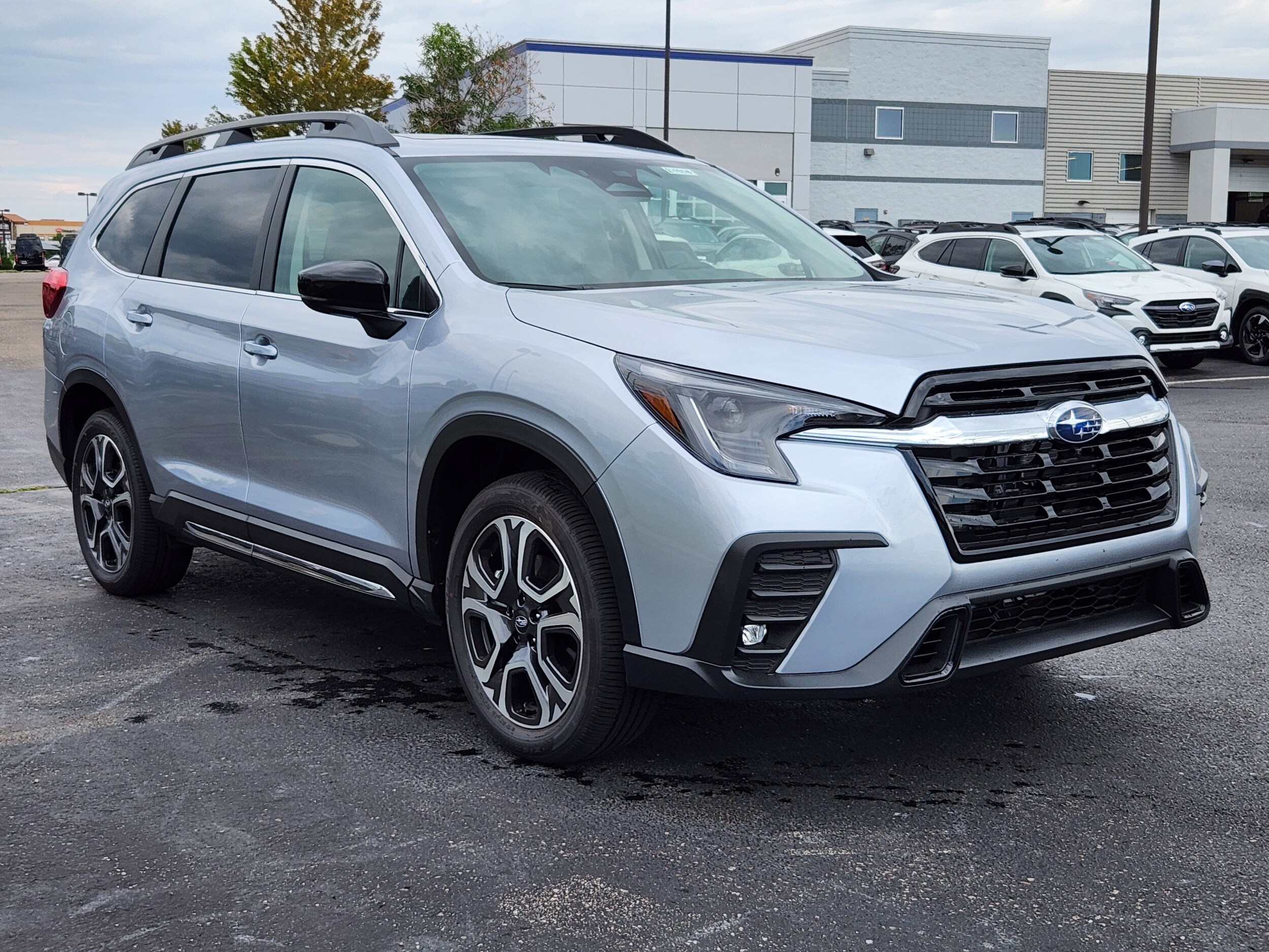 2025 Subaru Ascent Limited photo 4