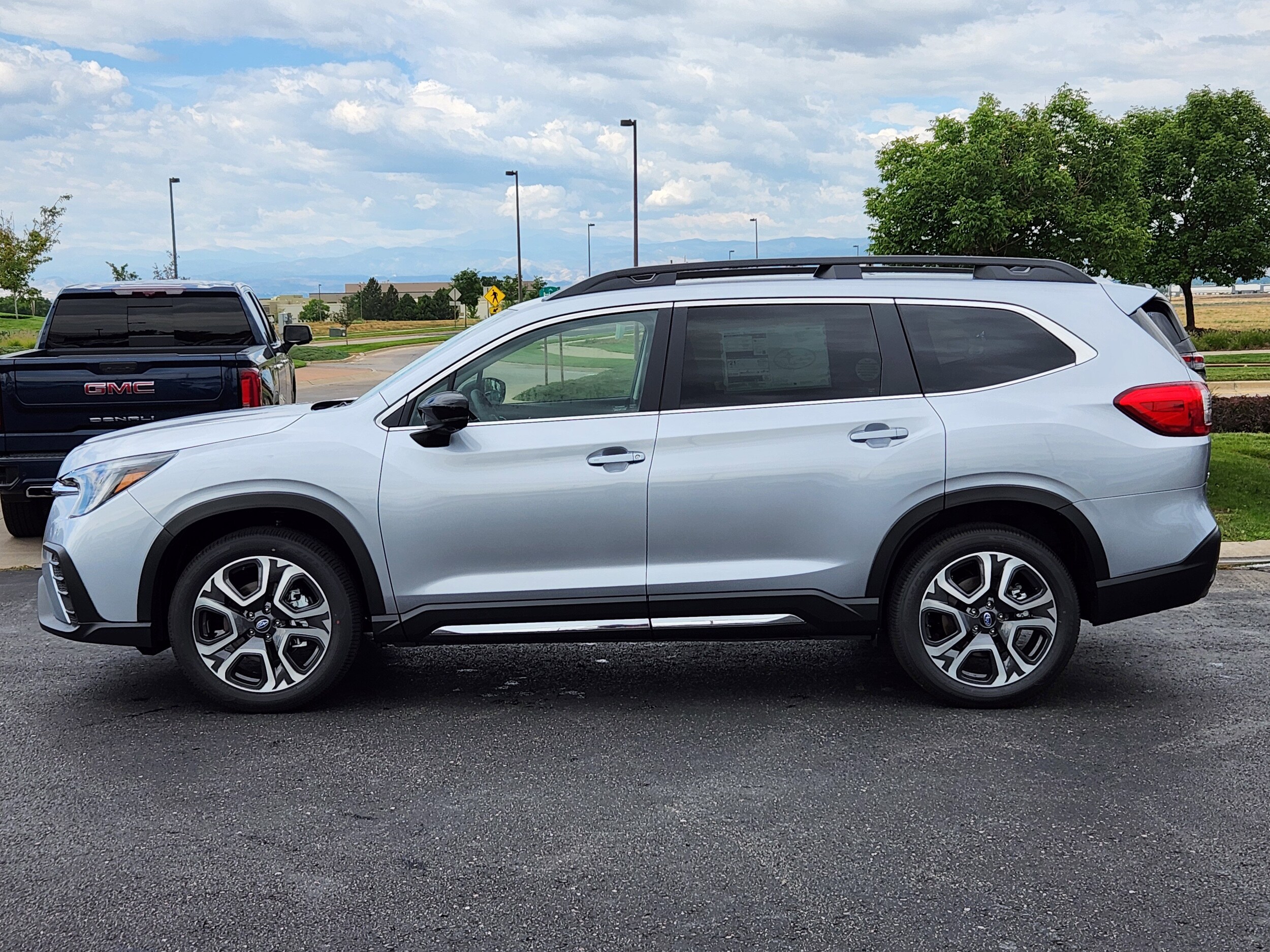 2025 Subaru Ascent Limited photo 2