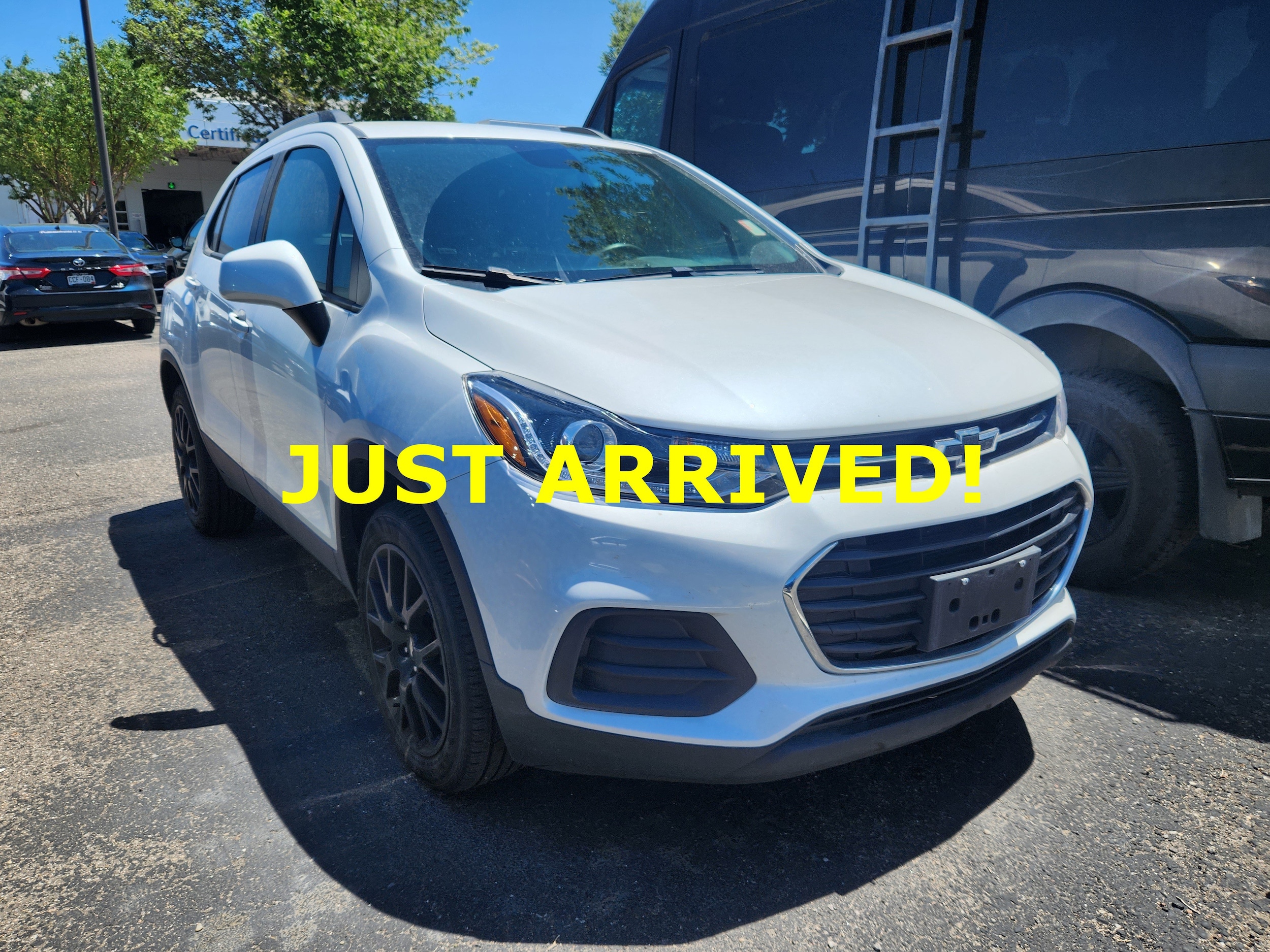 White (Iridescent Pearl Tricoat) 2022 Chevrolet Trax SUV / Crossover All-Wheel Drive 6-Speed Automatic