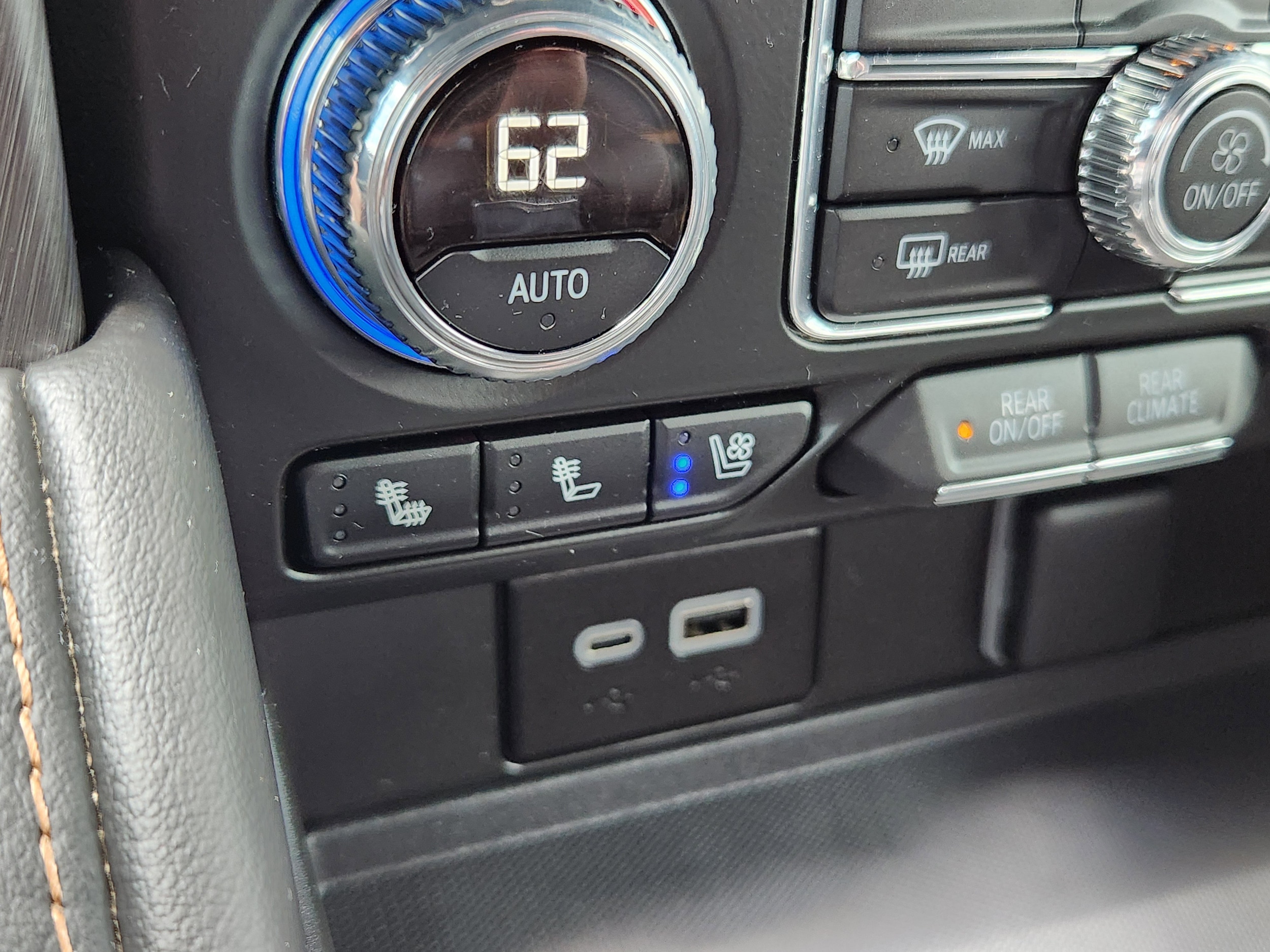 2024 GMC Yukon AT4 - Photo 21