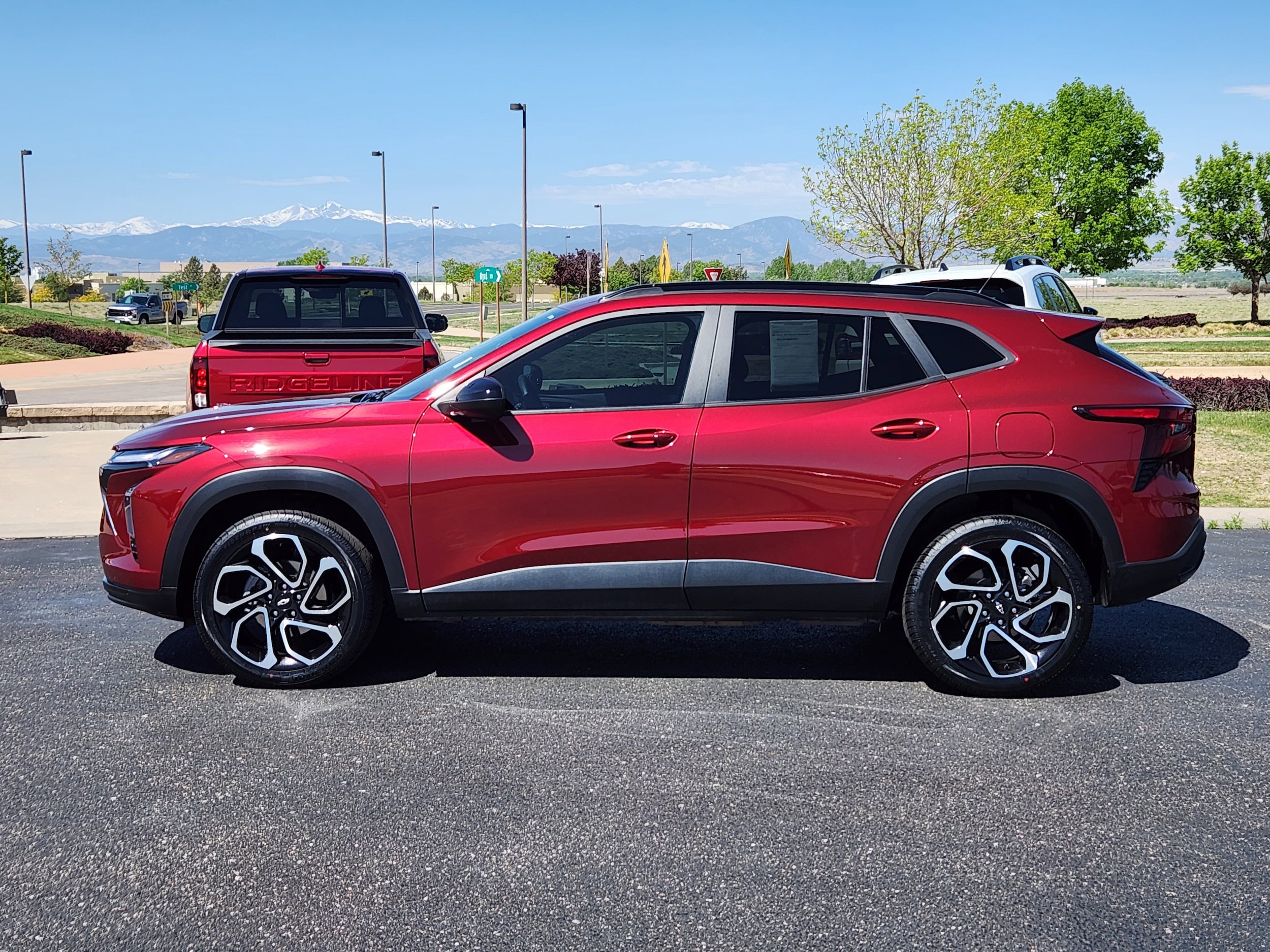 View vehicle photo 2