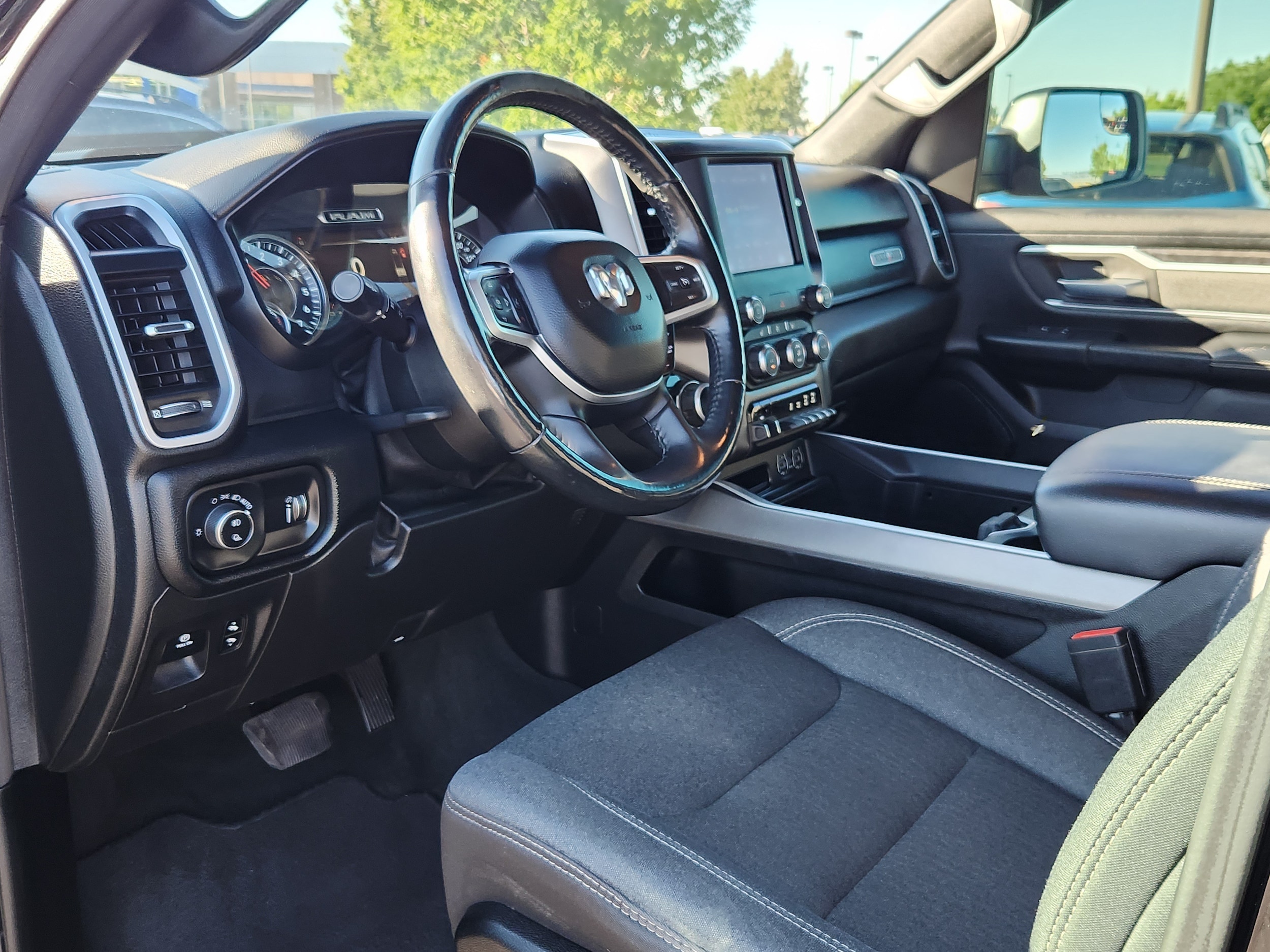 View vehicle photo 7