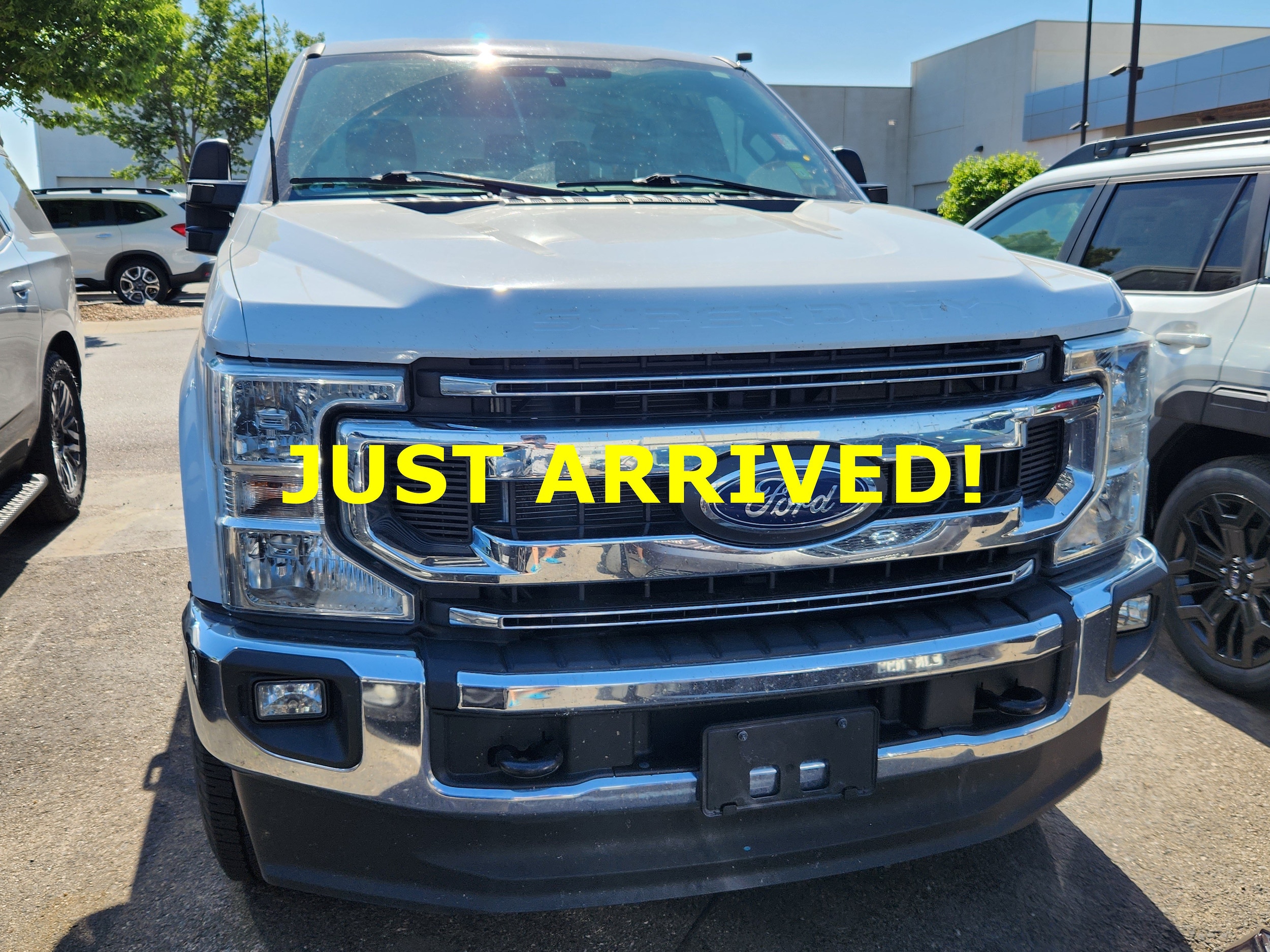 Oxford White 2022 Ford F-250 Super Duty Pickup Truck Four-Wheel Drive Automatic
