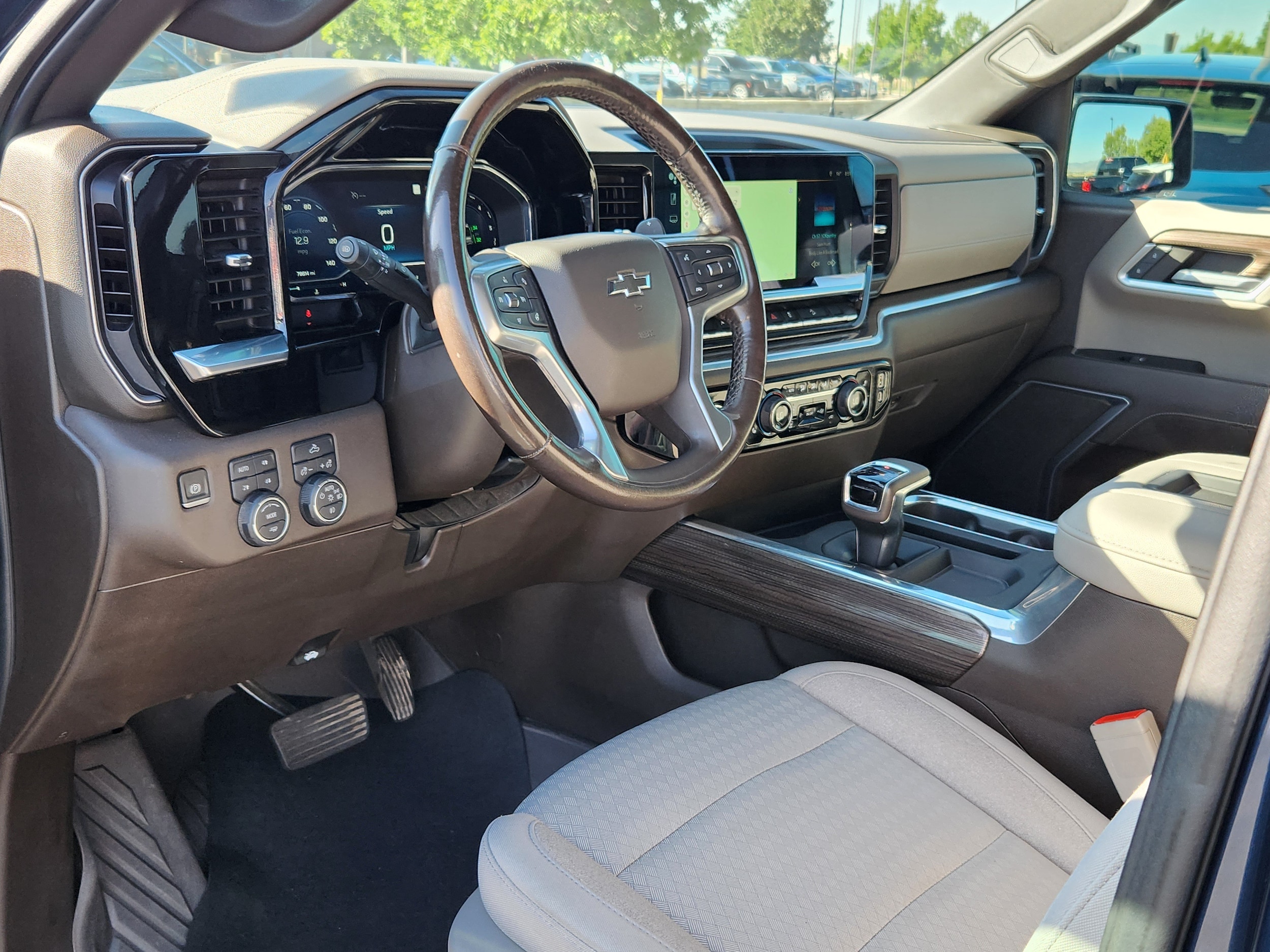 View vehicle photo 7