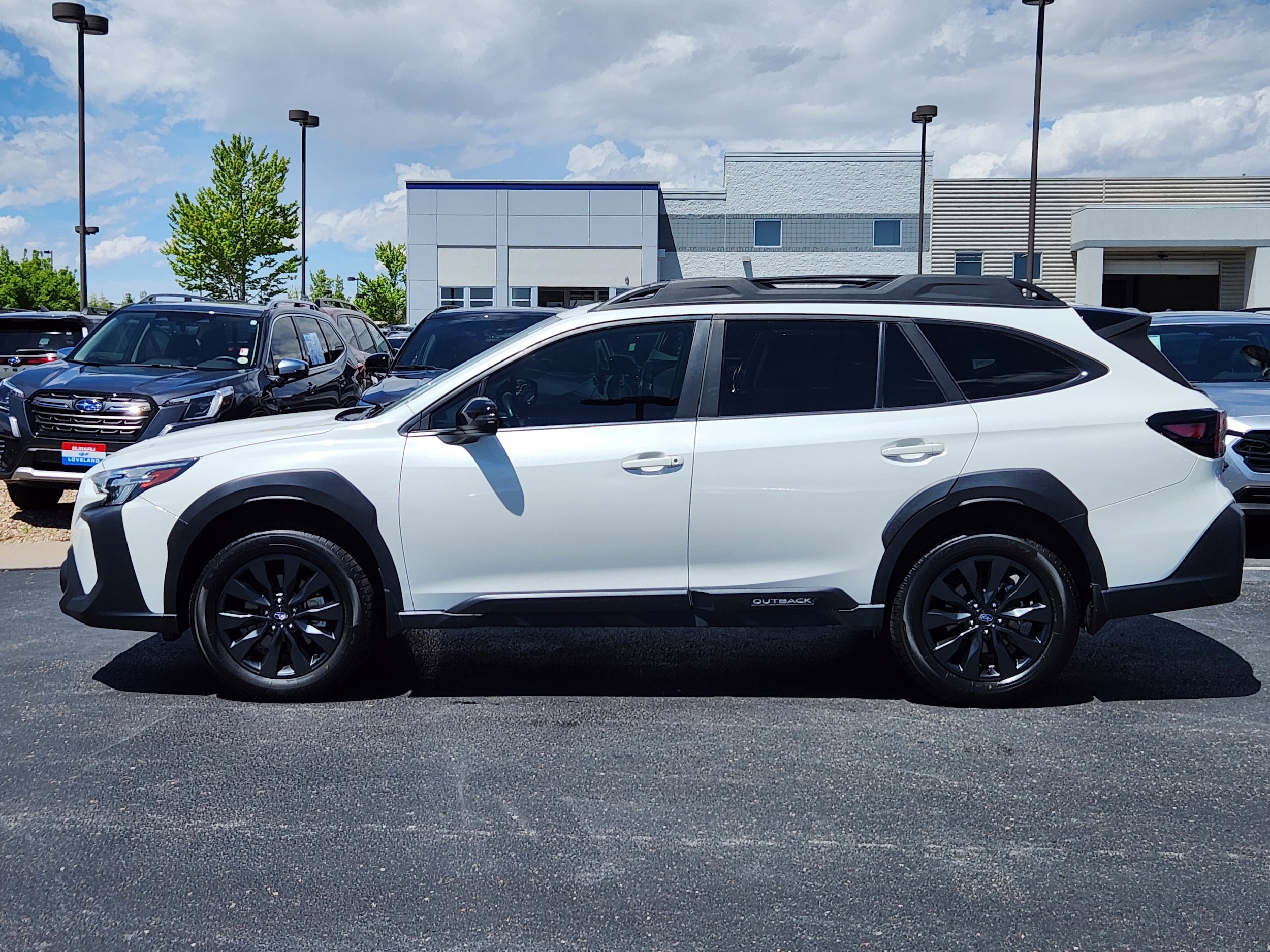 Crystal White Pearl 2024 Subaru Outback Onyx Edition AWD SUV / Crossover All-Wheel Drive Continuously Variable Transmission