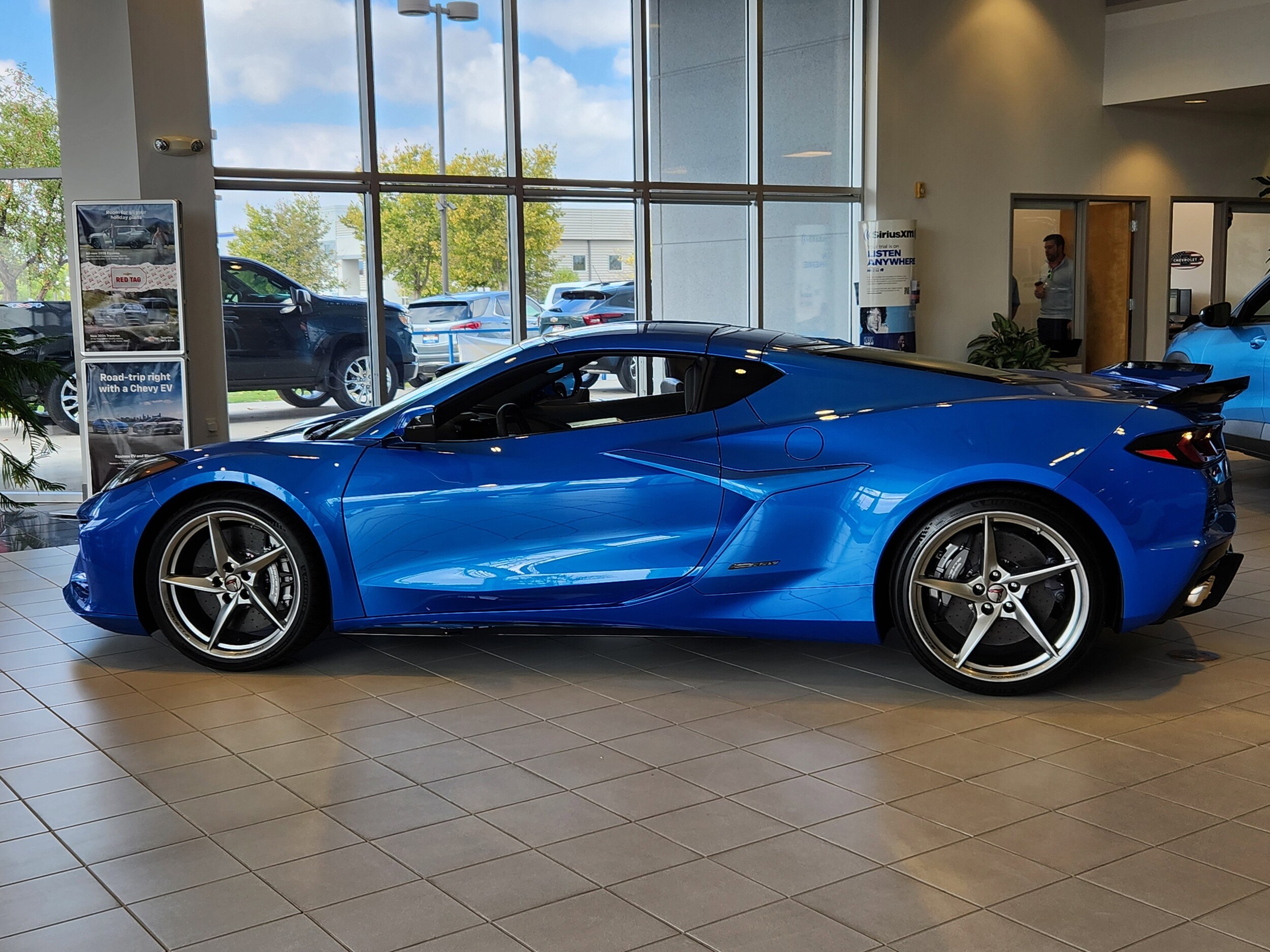 2025 Chevrolet Corvette E-Ray 2LZ photo 2