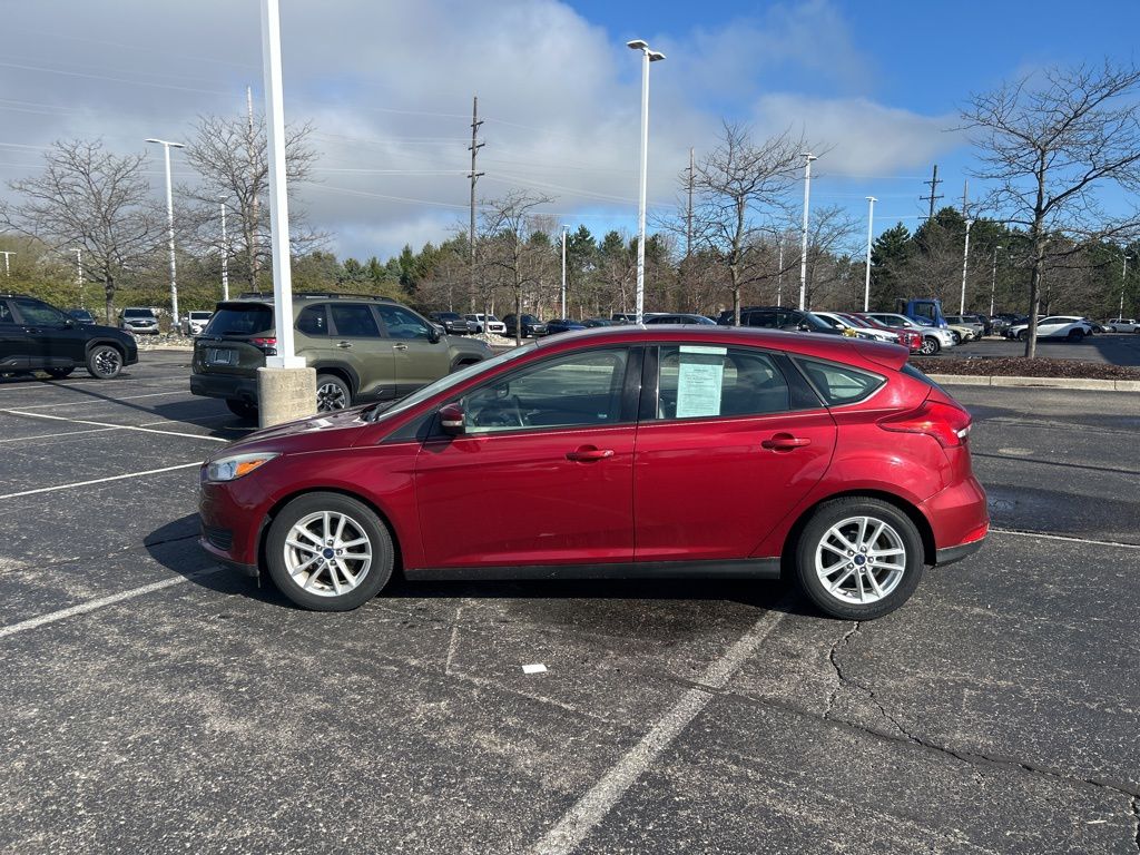 Used 2015 Ford Focus SE with VIN 1FADP3K28FL260883 for sale in Macomb, MI