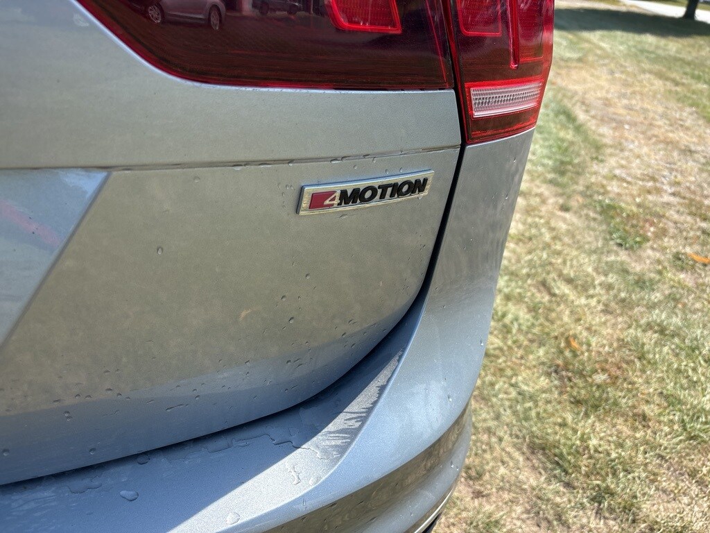 2020 Volkswagen Tiguan SEL photo 3