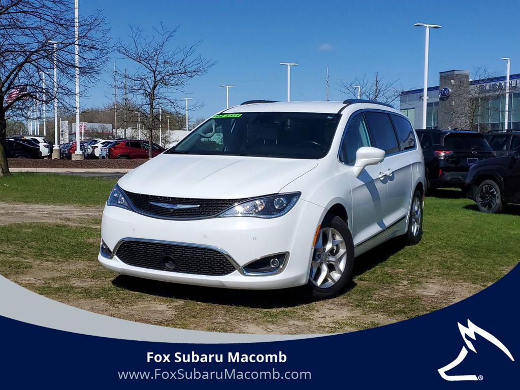 2018 Chrysler Pacifica Touring L Plus's photo