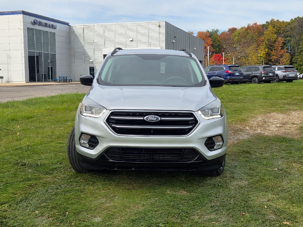 Used 2017 Ford Escape SE with VIN 1FMCU9G95HUB51782 for sale in Macomb, MI