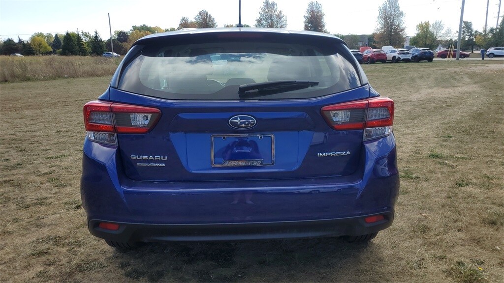 2023 Subaru Impreza Base photo 3