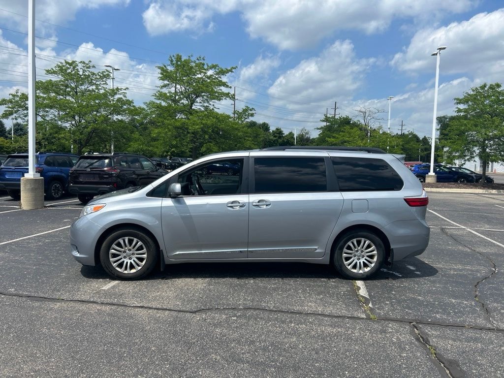 Used 2017 Toyota Sienna XLE Premium 8 Passenger Van
