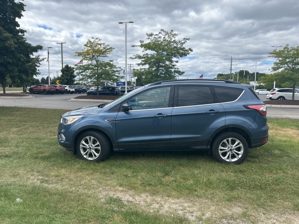 Used 2018 Ford Escape SE with VIN 1FMCU0GD2JUA20301 for sale in Macomb, MI