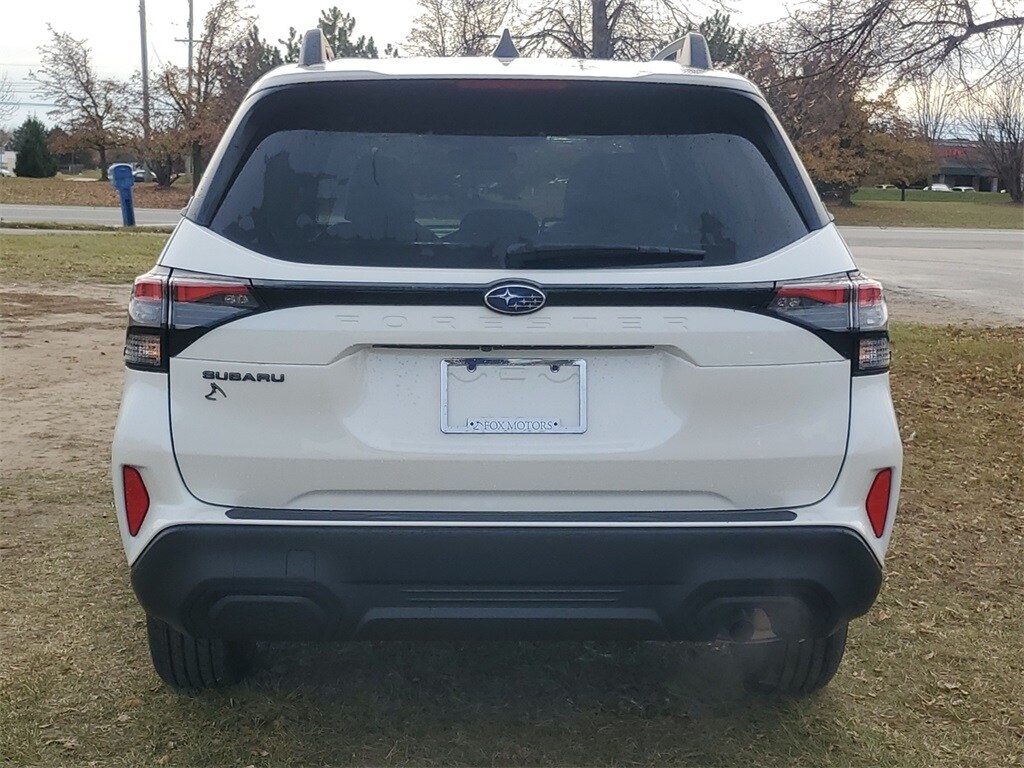 2026 Subaru Forester Premium photo 4