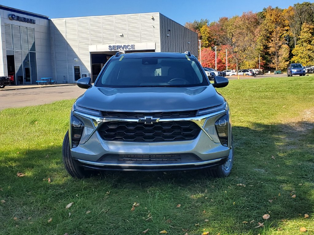Used 2025 Chevrolet Trax LT SUV