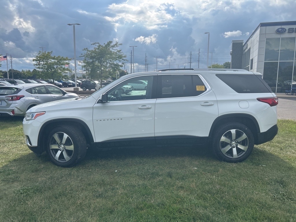 Used 2018 Chevrolet Traverse 3LT with VIN 1GNERHKW5JJ256746 for sale in Macomb, MI