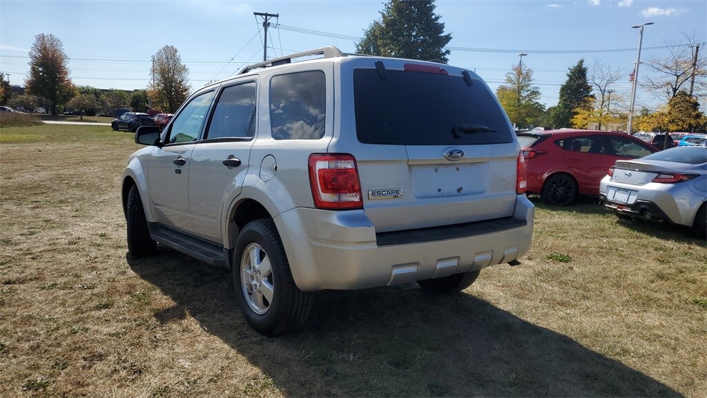 2009 Ford Escape XLT photo 2
