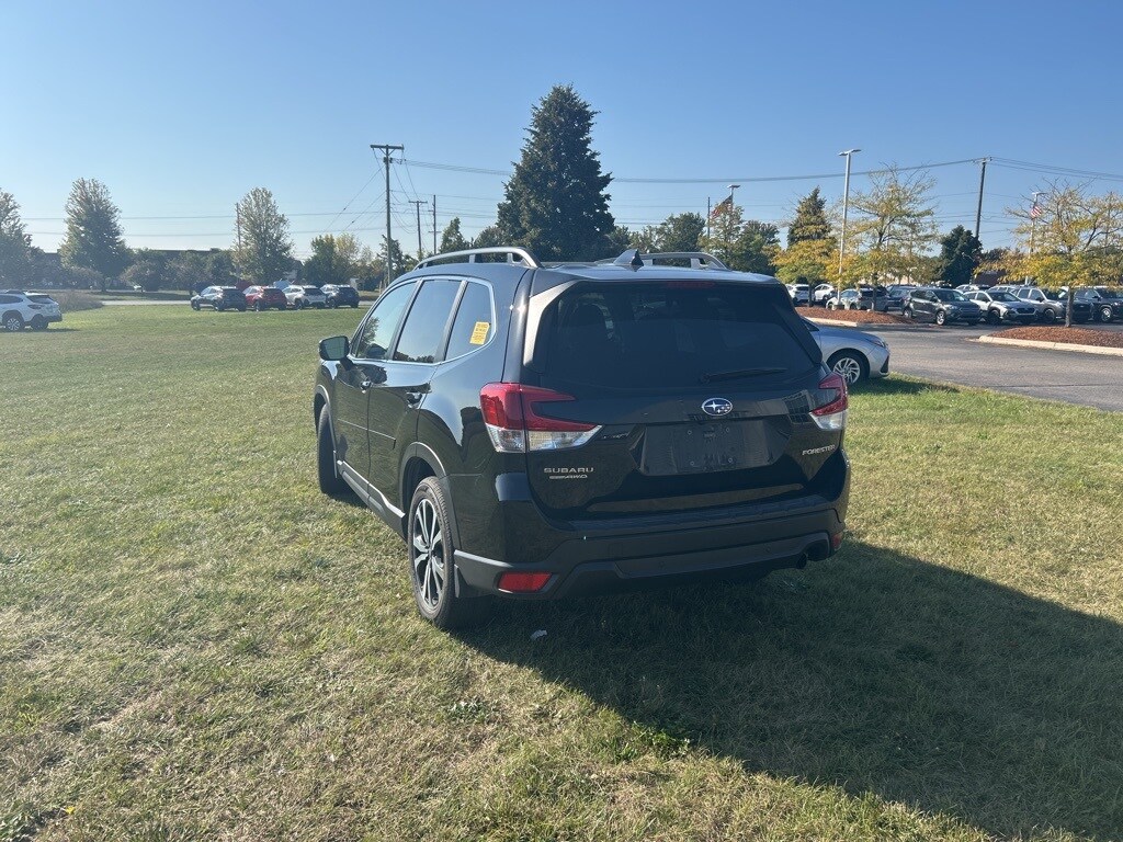2022 Subaru Forester Limited photo 2