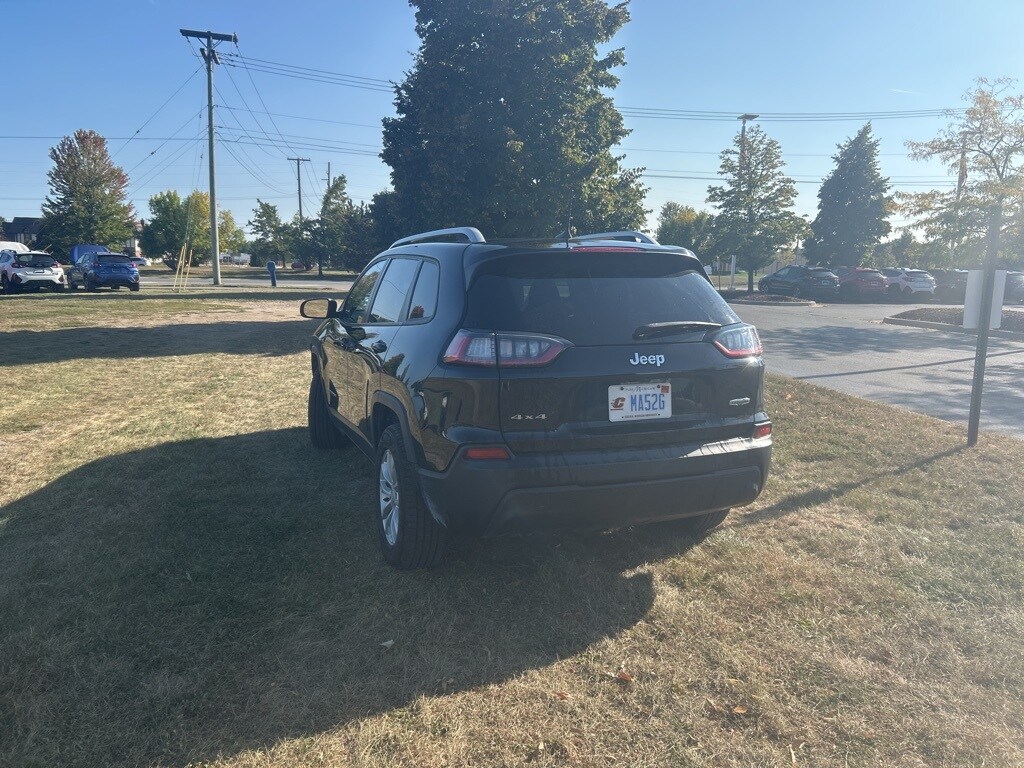 2021 Jeep Cherokee Latitude photo 2