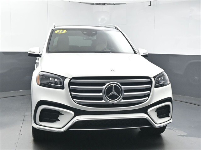 2025 Mercedes Benz GLS 450 4MATIC photo 2