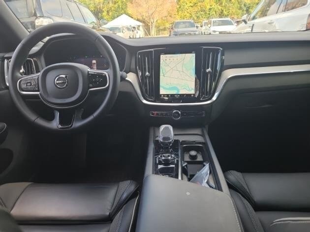 2024 Volvo S60 B5 Plus Black Edition photo 3
