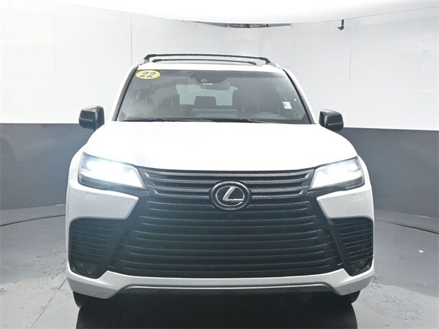 2022 Lexus LX 600 Luxury photo 3