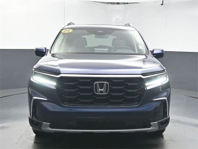 2025 Honda Pilot Touring photo 2