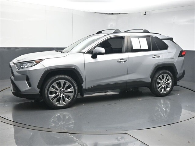 2020 Toyota RAV4 XLE Premium photo 4
