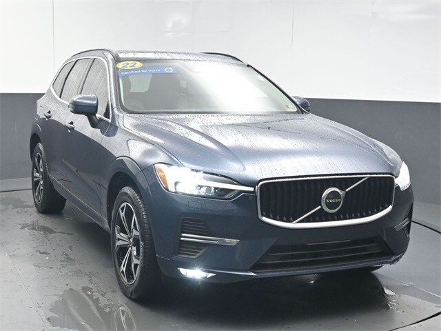 2022 Volvo XC60 B5 Momentum photo 2