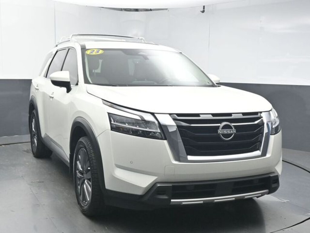 Used 2023 Nissan Pathfinder SL SUV