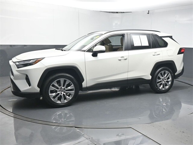 2022 Toyota RAV4 XLE Premium photo 4